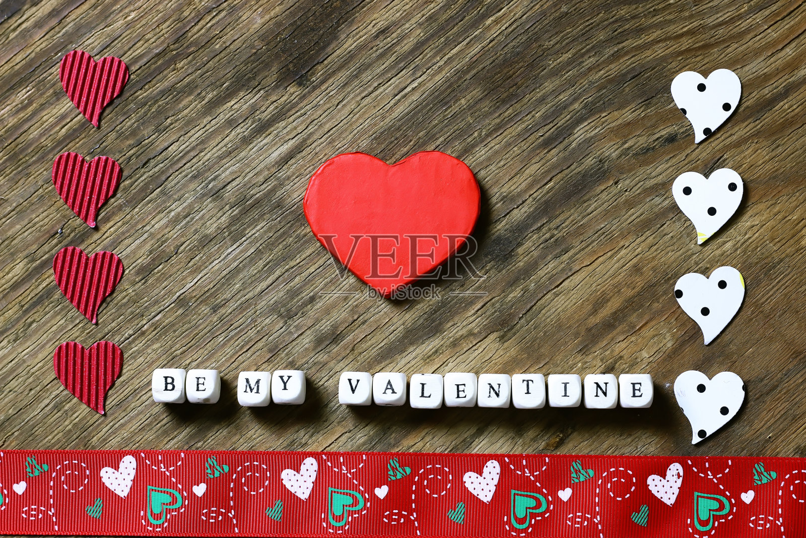 木背景与心脏形状照片摄影图片