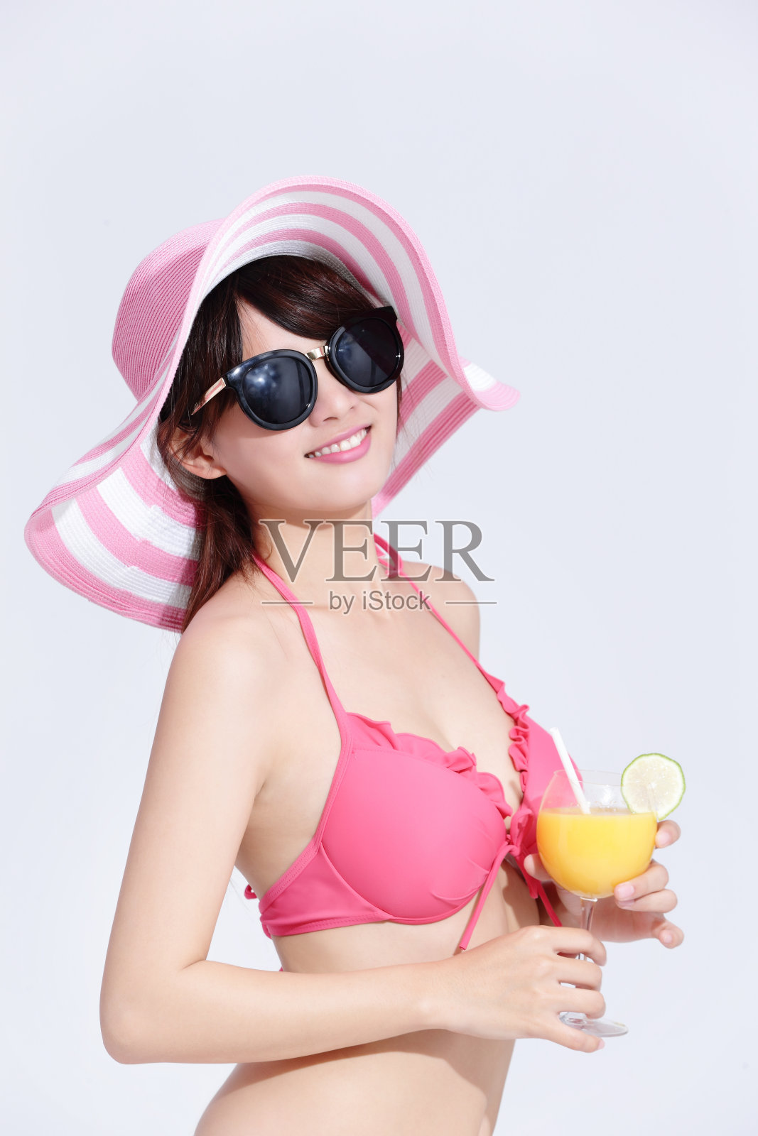 美女快乐地穿着比基尼照片摄影图片