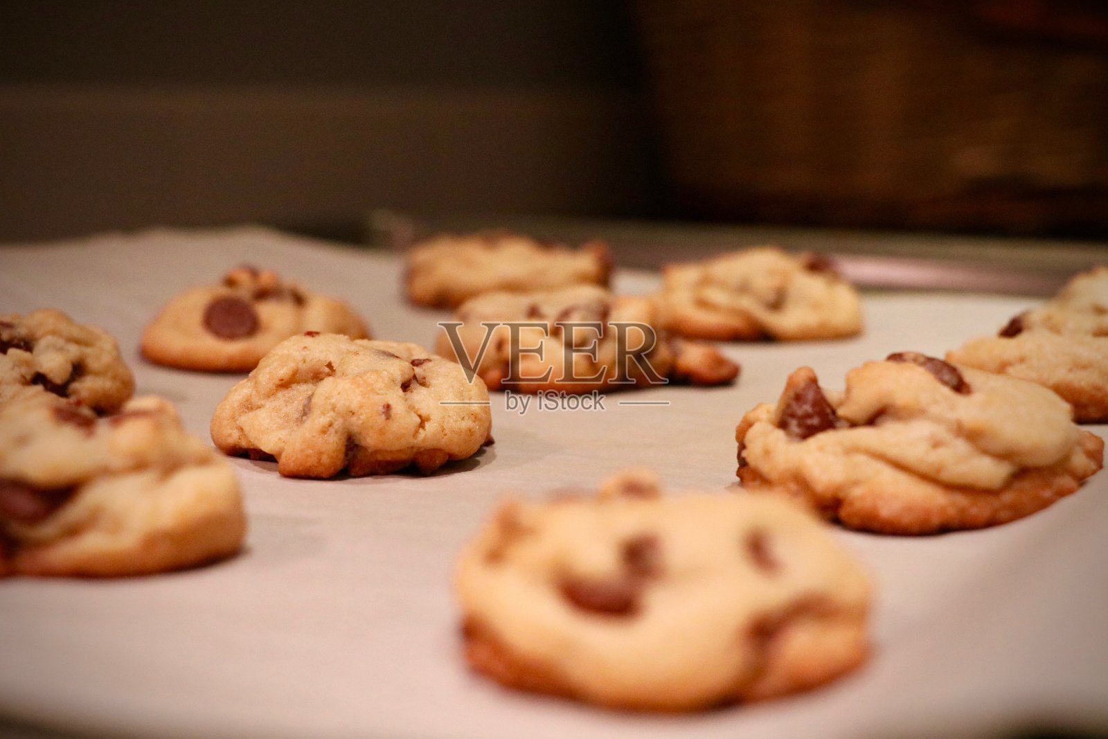饼干板上的巧克力饼干照片摄影图片