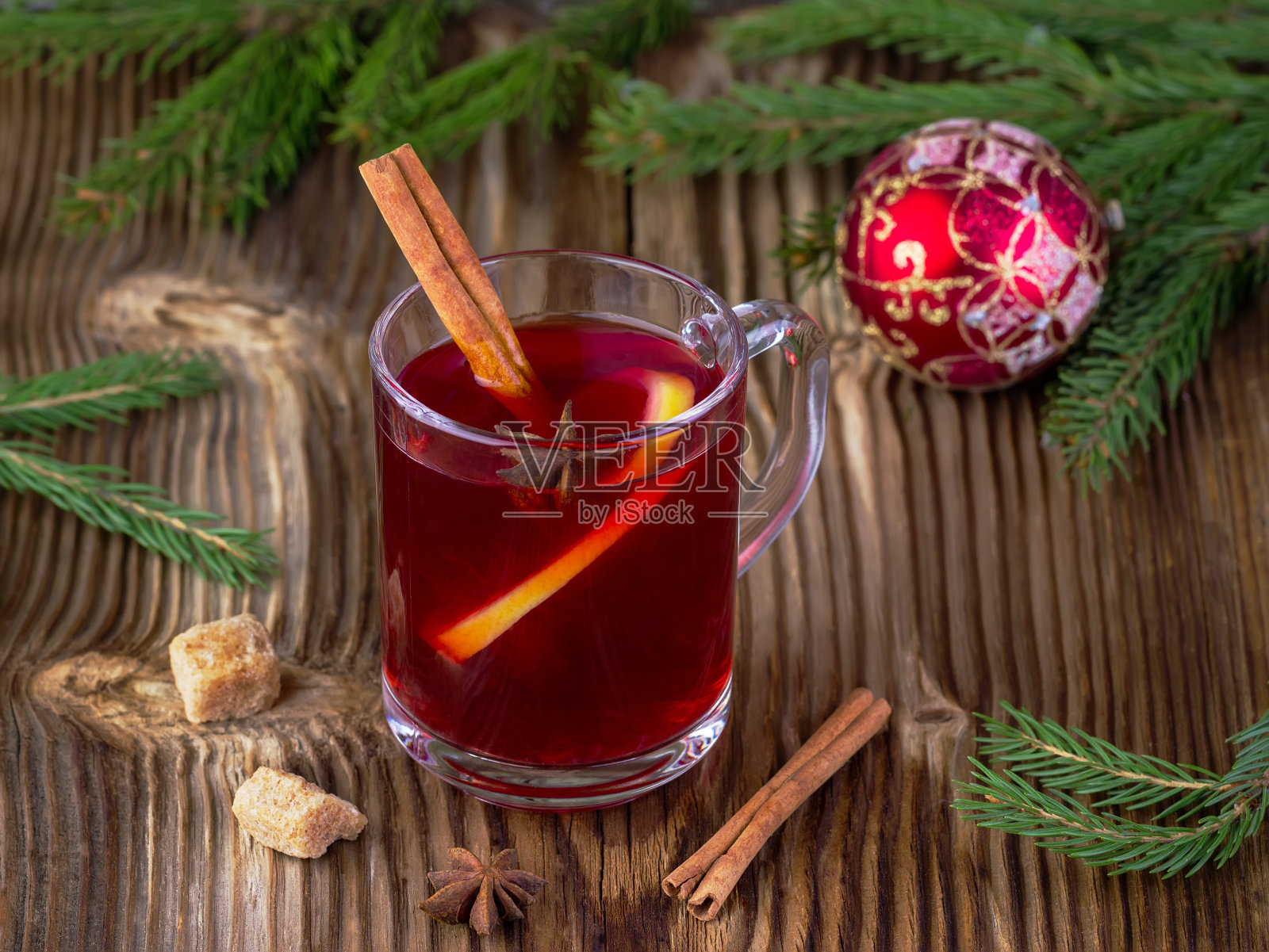 带有香料的红色饮料照片摄影图片