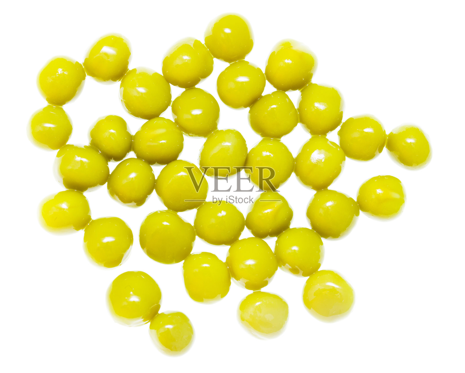 白色背景上的绿豌豆照片摄影图片