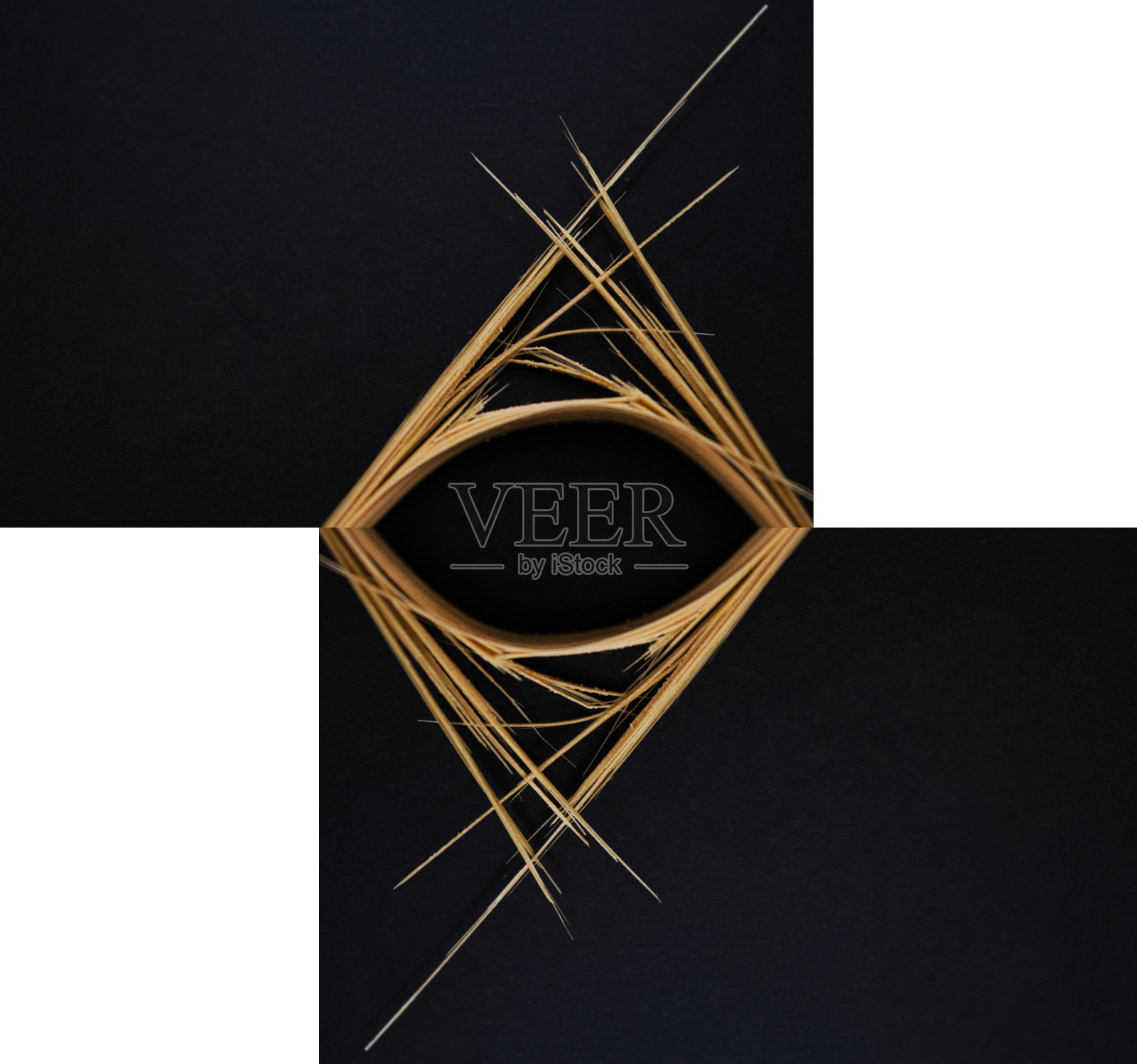 黑色背景上的断条，眼睛照片摄影图片