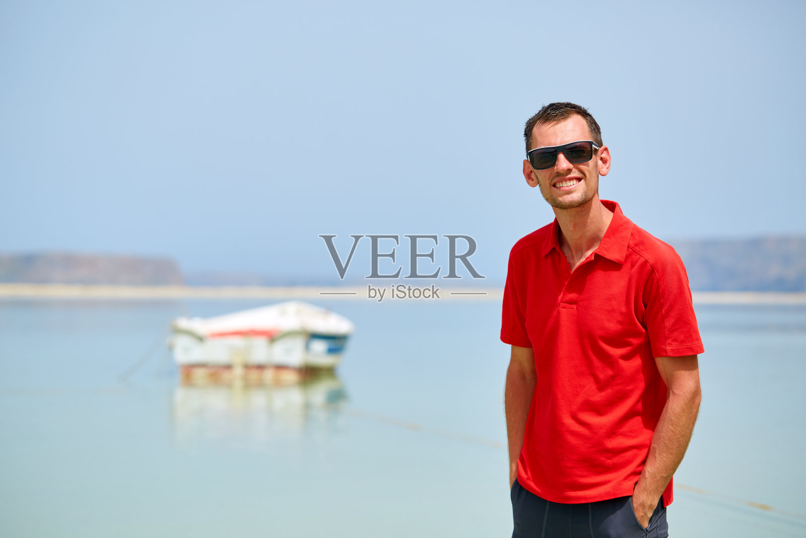 海里的人照片摄影图片