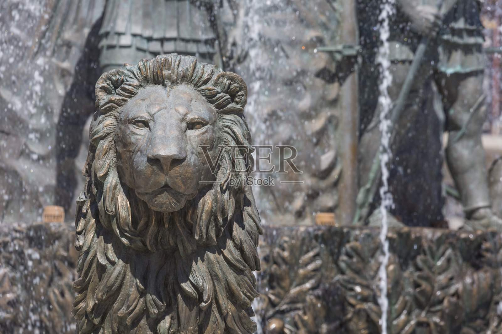 马其顿首都斯科普里市中心的狮子雕像喷泉照片摄影图片