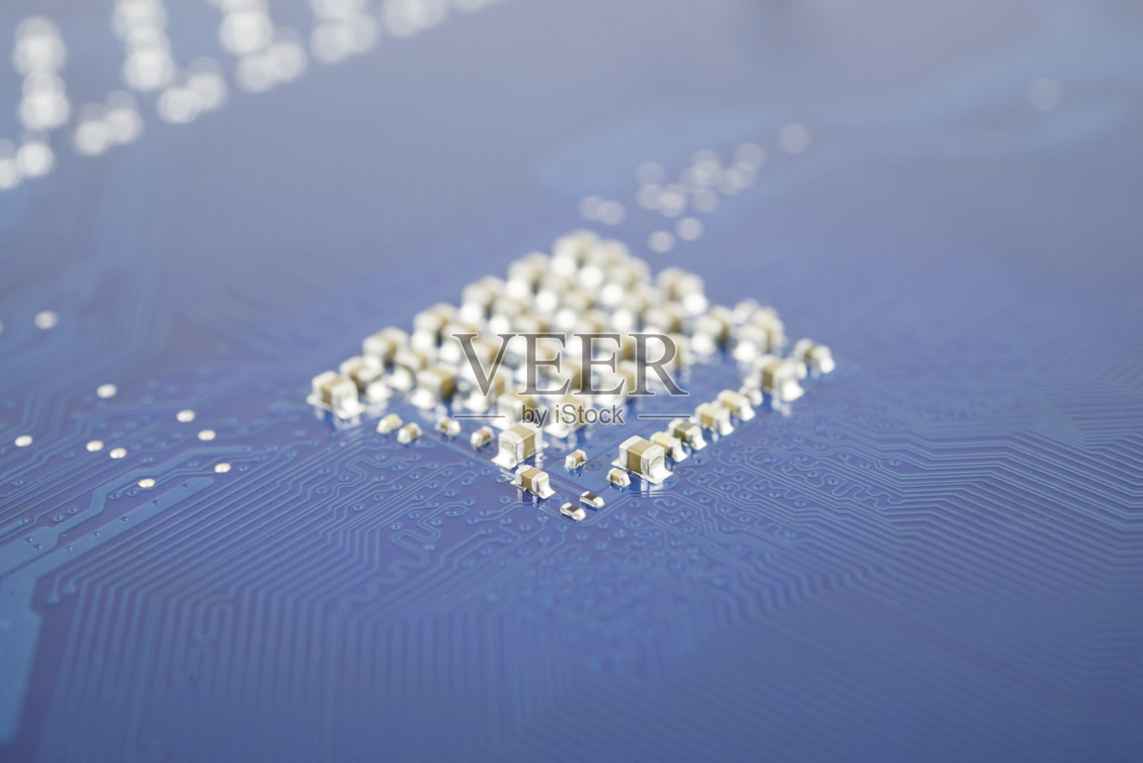 集成芯片的蓝色线路板照片摄影图片