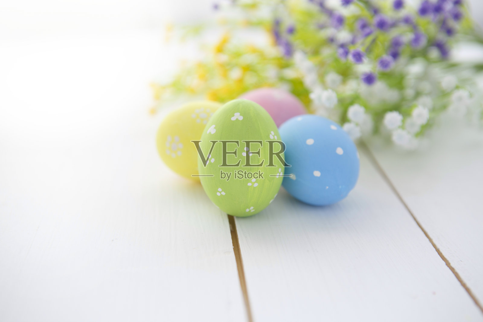 复活节彩蛋和鲜花相框背景照片摄影图片