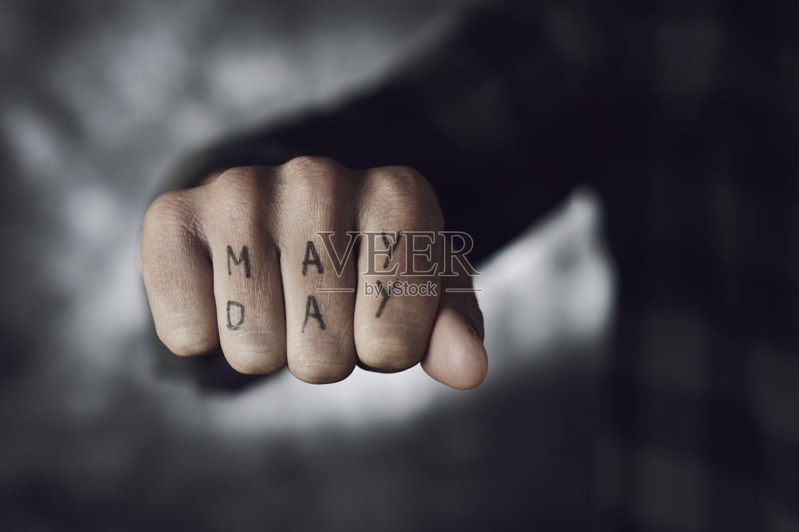 短信五一节在人的手中照片摄影图片