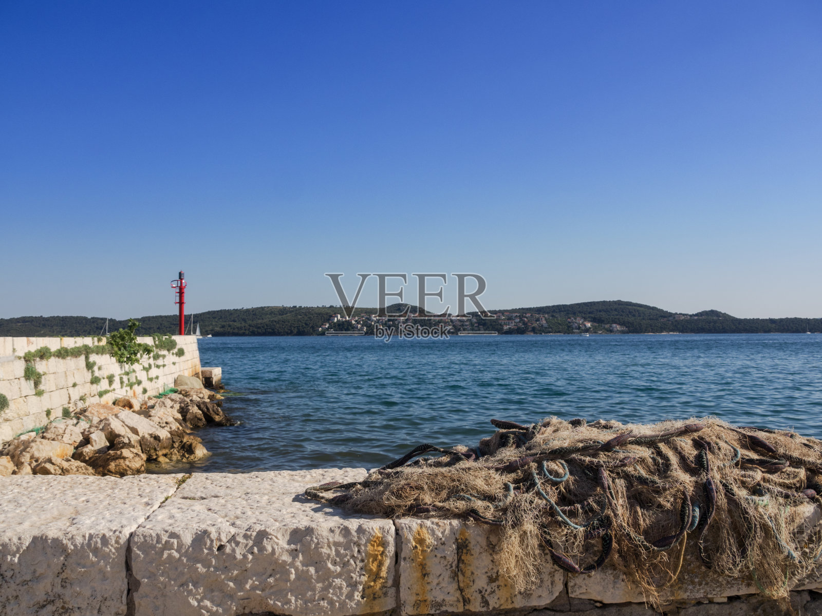 克罗地亚亚得里亚海一个小港口的风景照片摄影图片