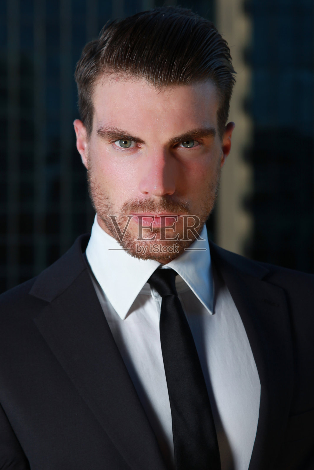 一个年轻商人的肖像照片摄影图片