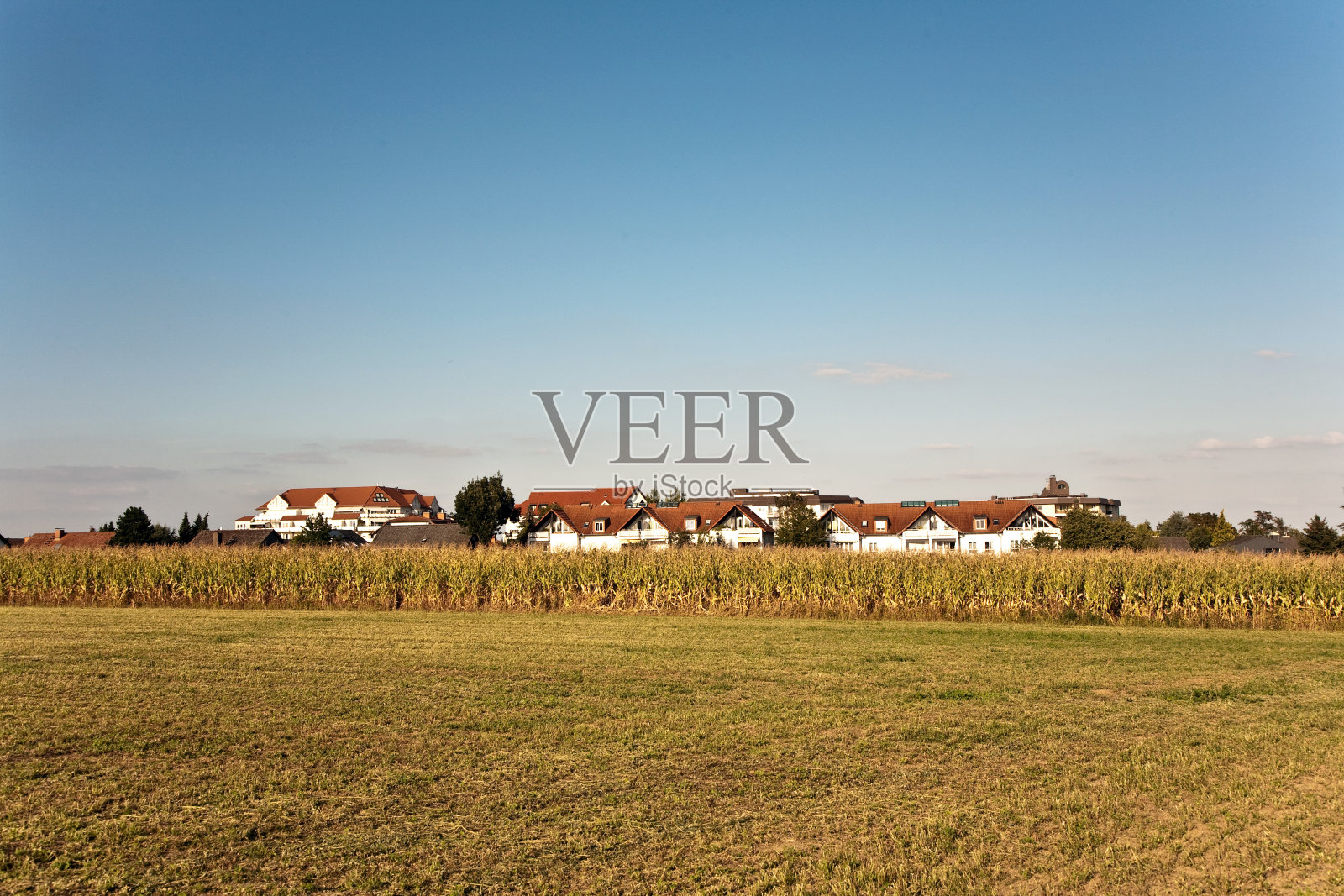 新建住宅区，风景优美照片摄影图片