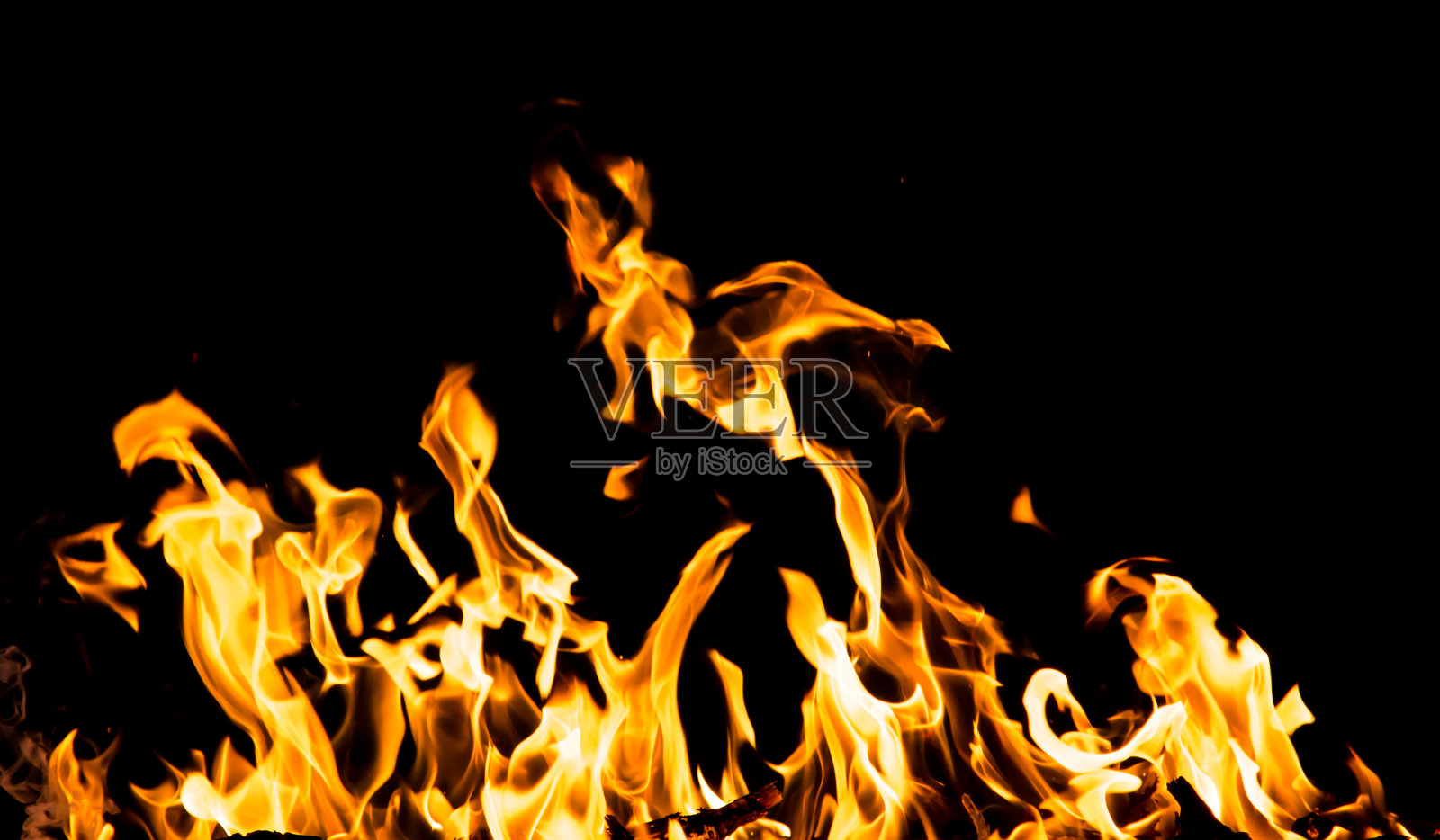 火焰火焰在黑色背景照片摄影图片