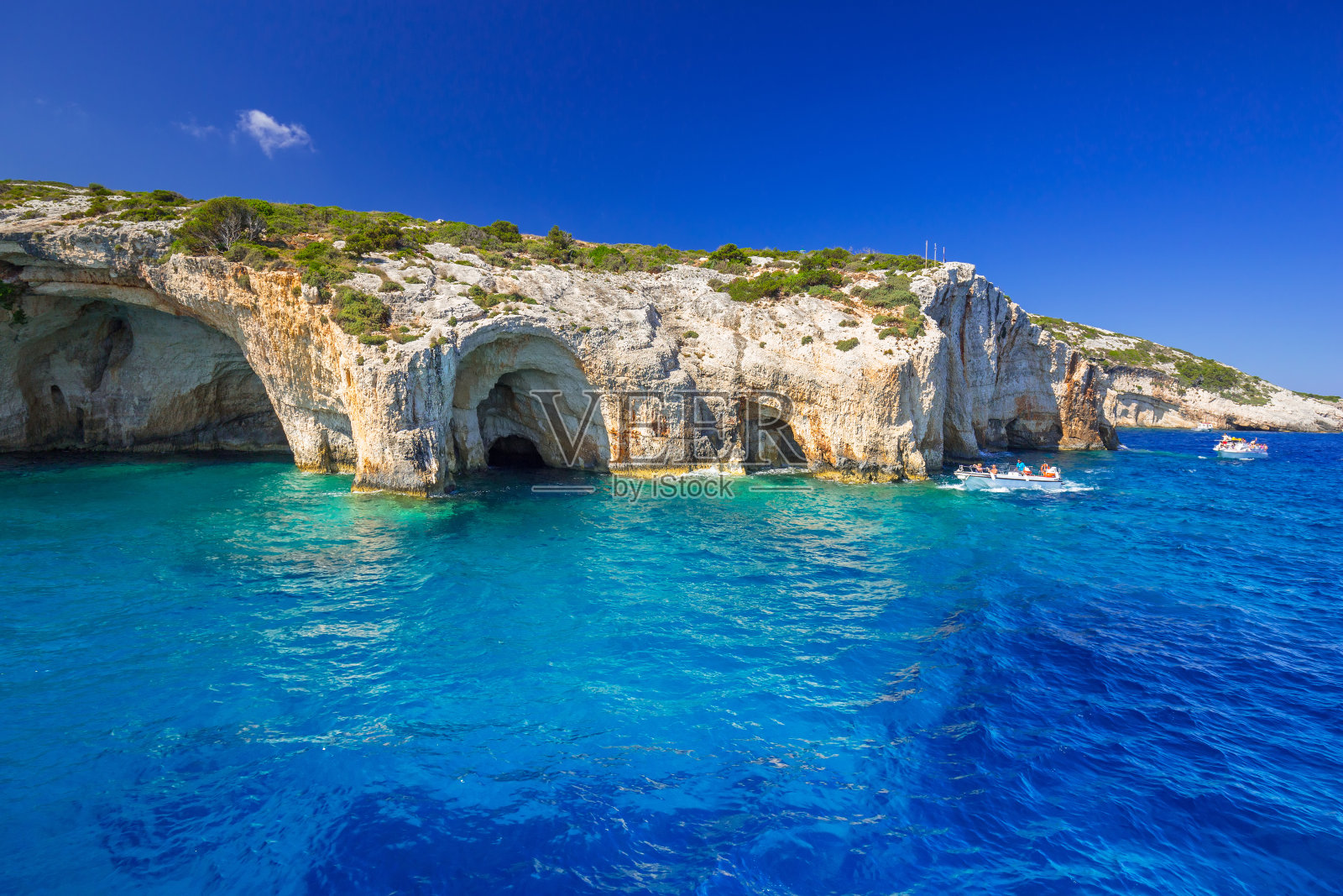 Zakynthos岛的蓝色洞穴照片摄影图片