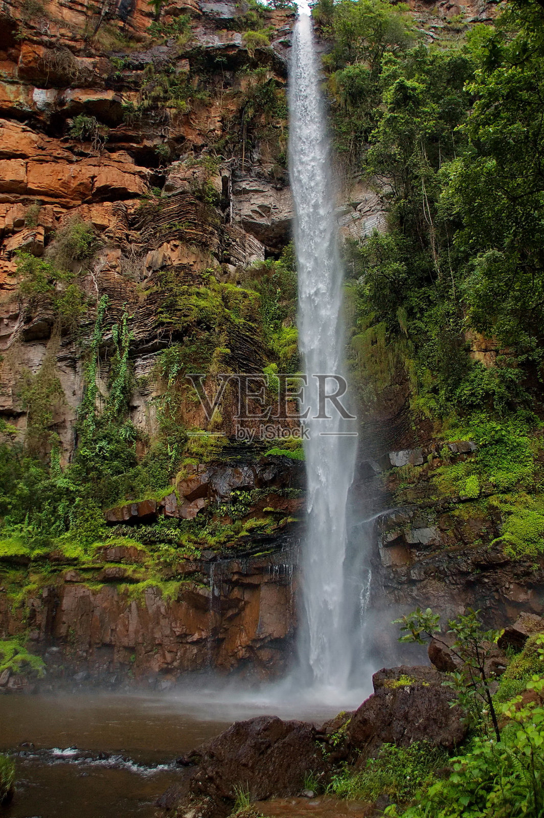 孤独的溪瀑布照片摄影图片