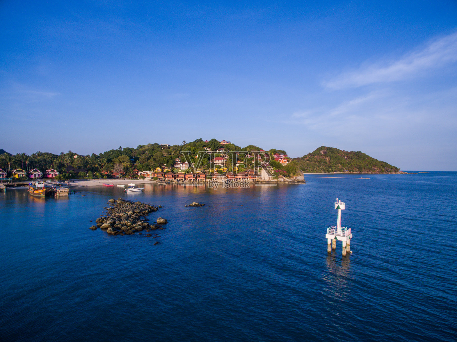 灯塔在哈德林海湾的帕岸照片摄影图片