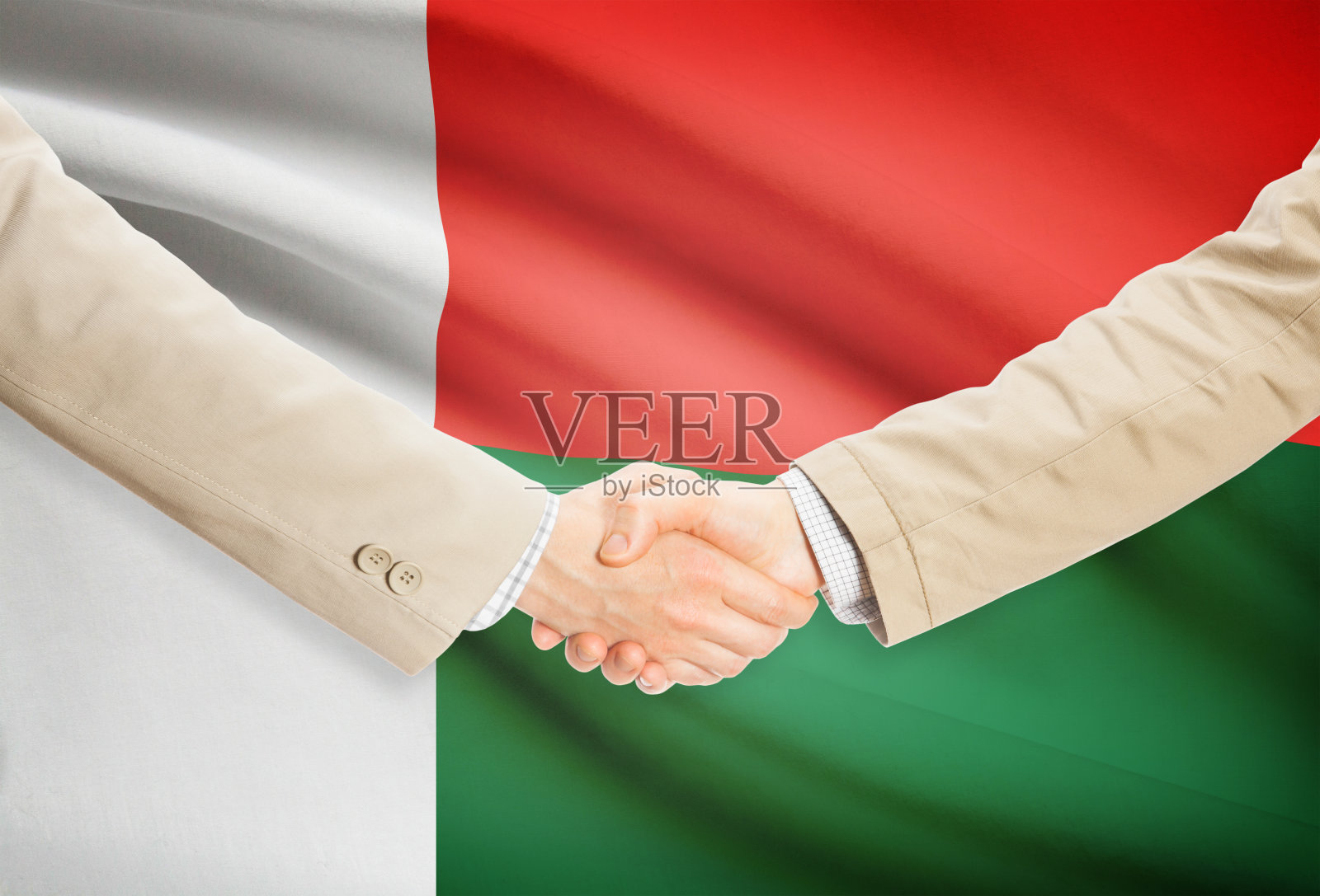 商人与旗帜握手的背景-马达加斯加照片摄影图片