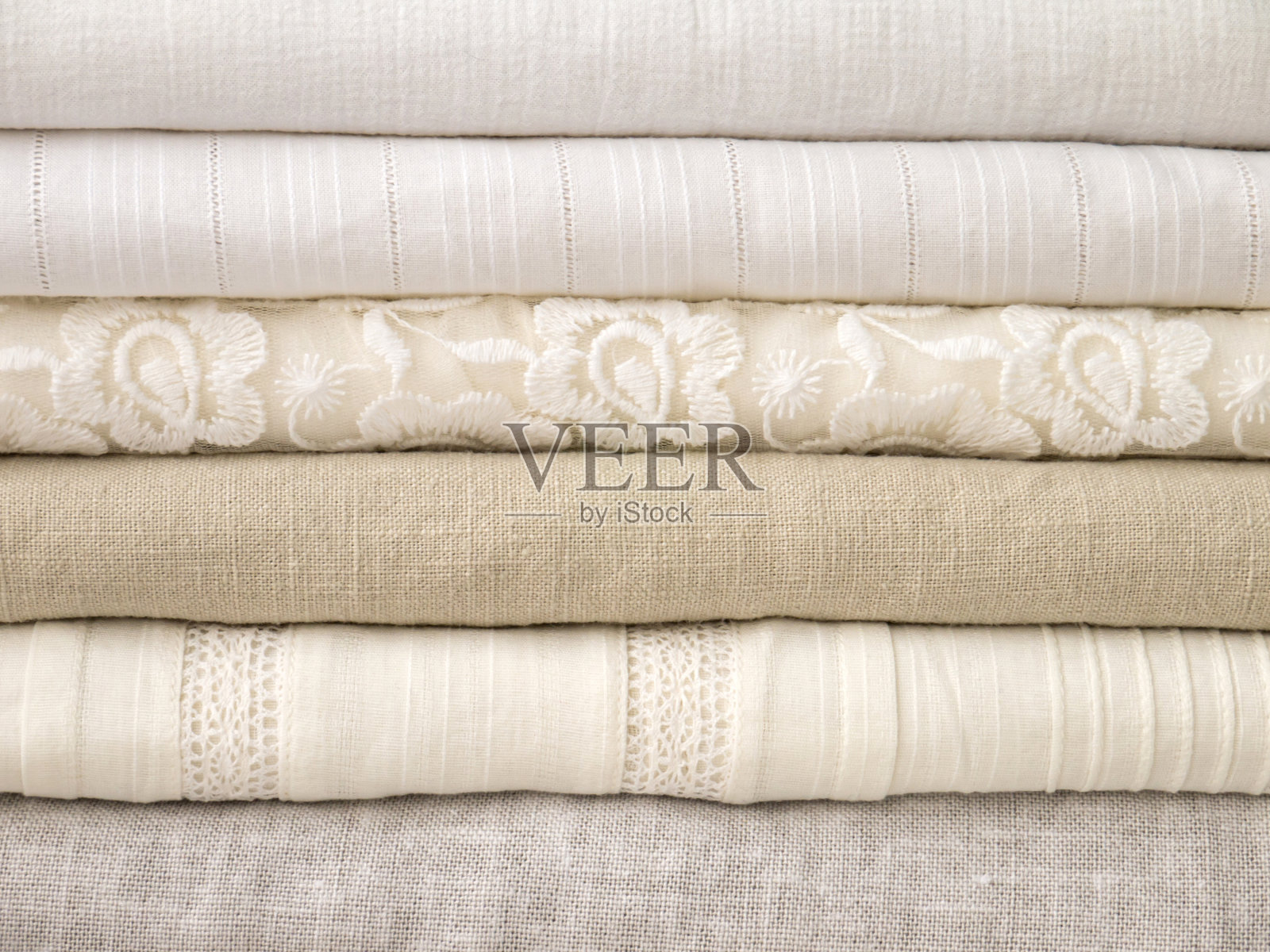 夏日的微风吹散了白色的衣服照片摄影图片