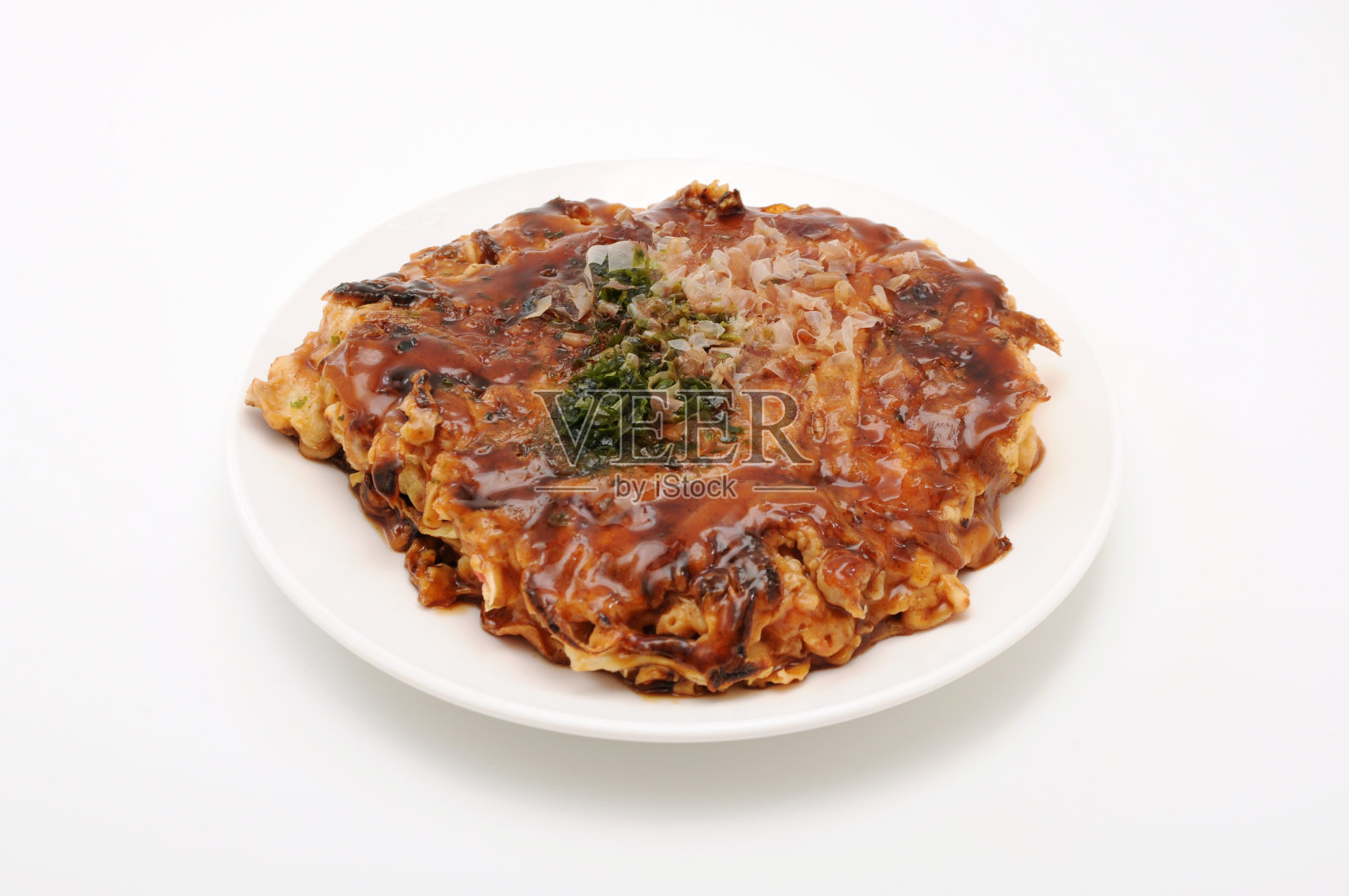 白色背景上的日式煎饼照片摄影图片