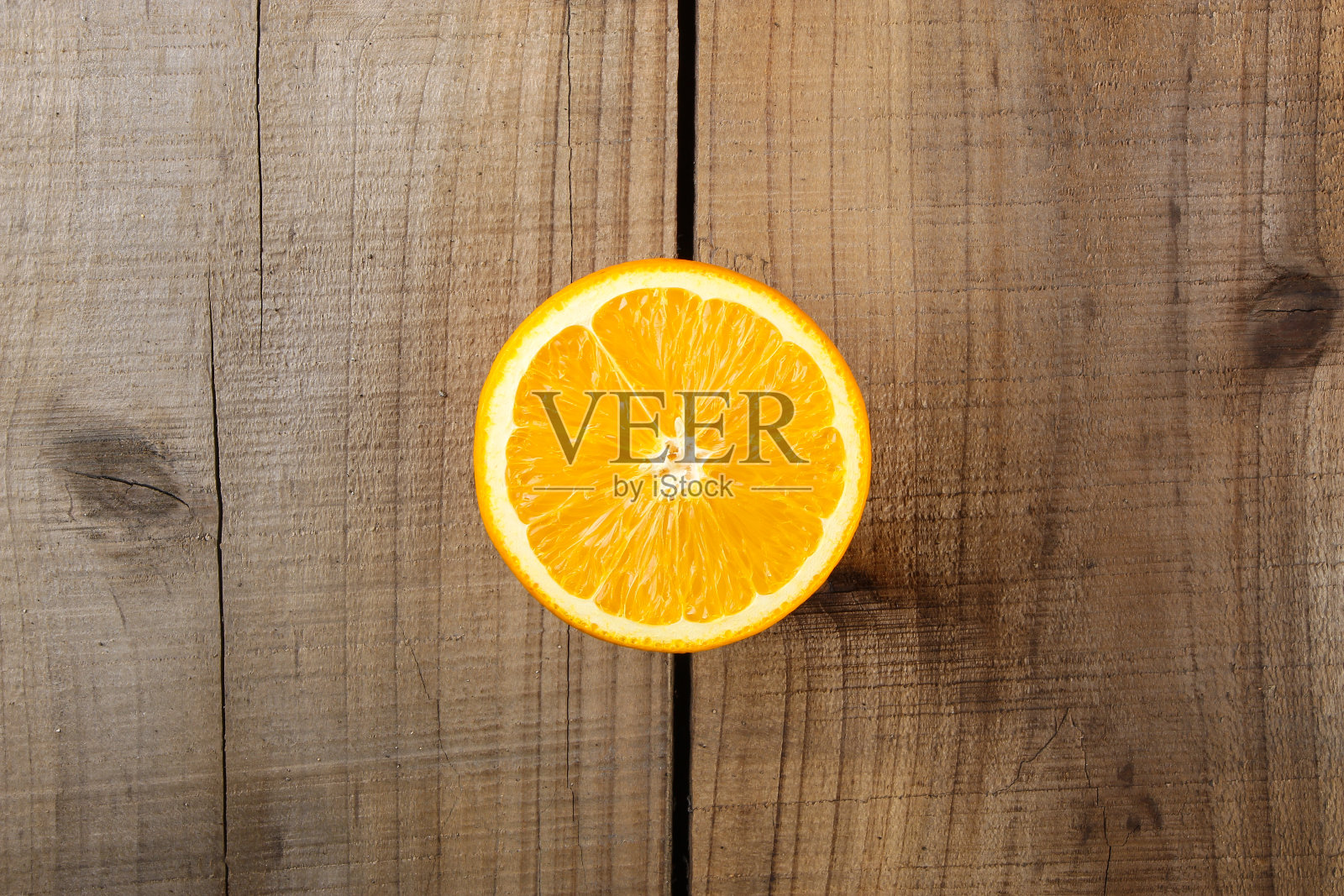 木桌上的橘子照片摄影图片