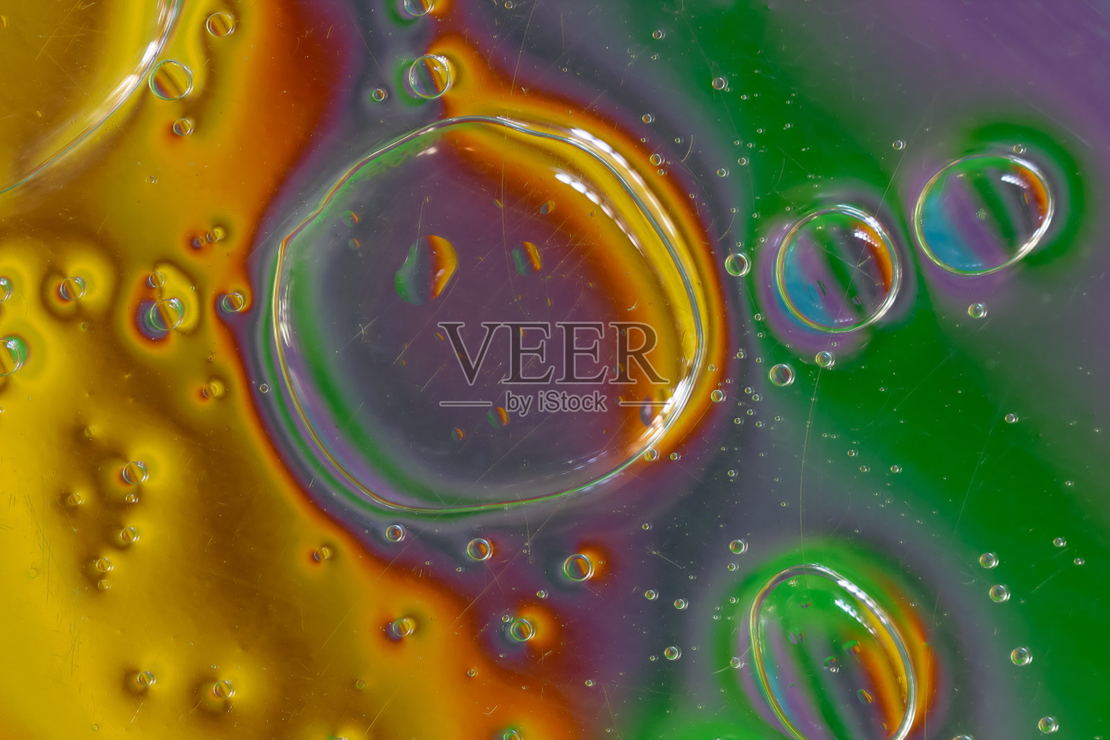 水上油泡照片摄影图片