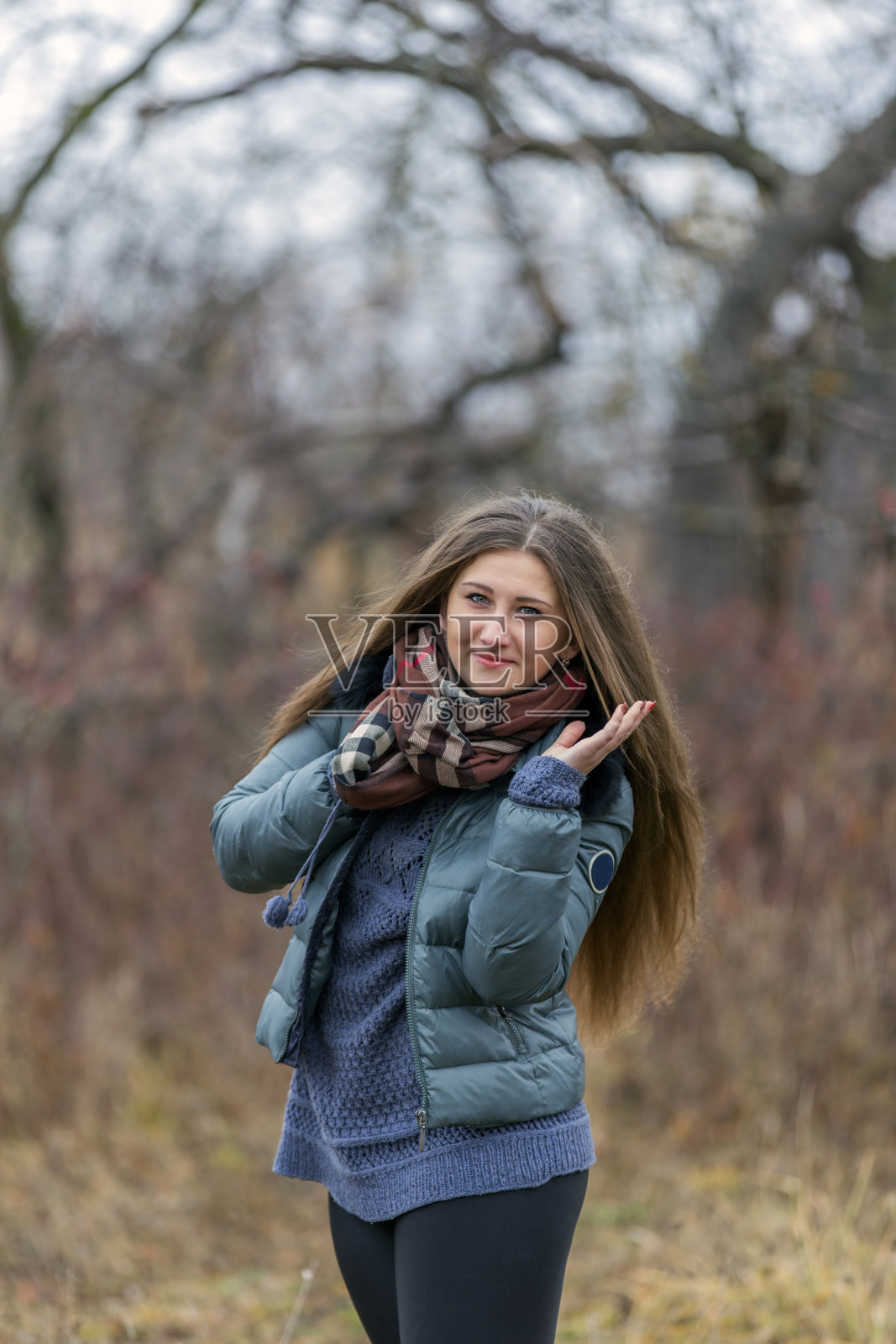 女孩在秋天照片摄影图片