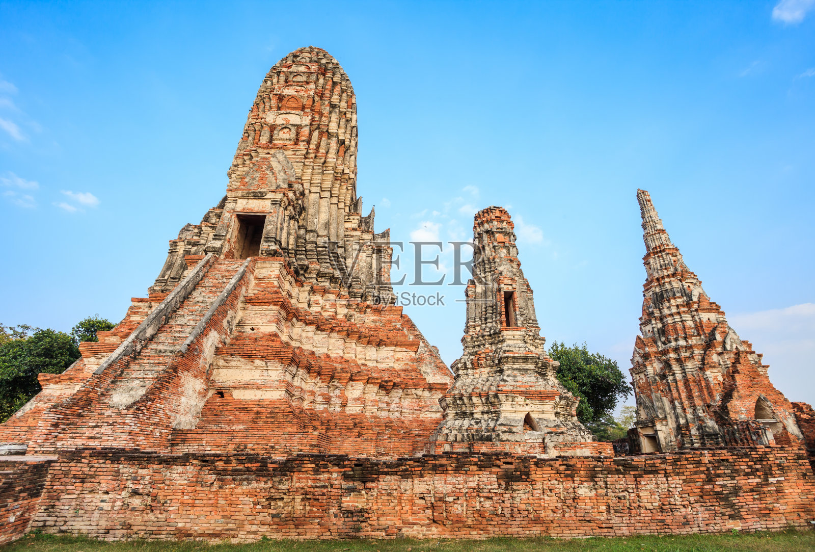 古城中的宝塔和佛塔照片摄影图片