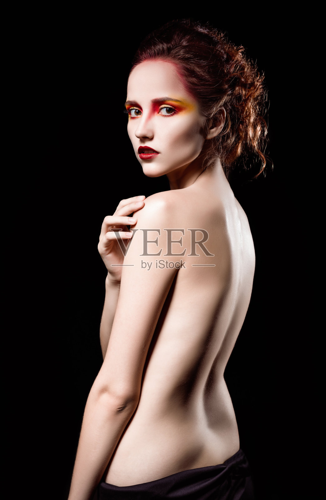 戏剧性的工作室肖像可爱的悲伤姜黄色的女人照片摄影图片