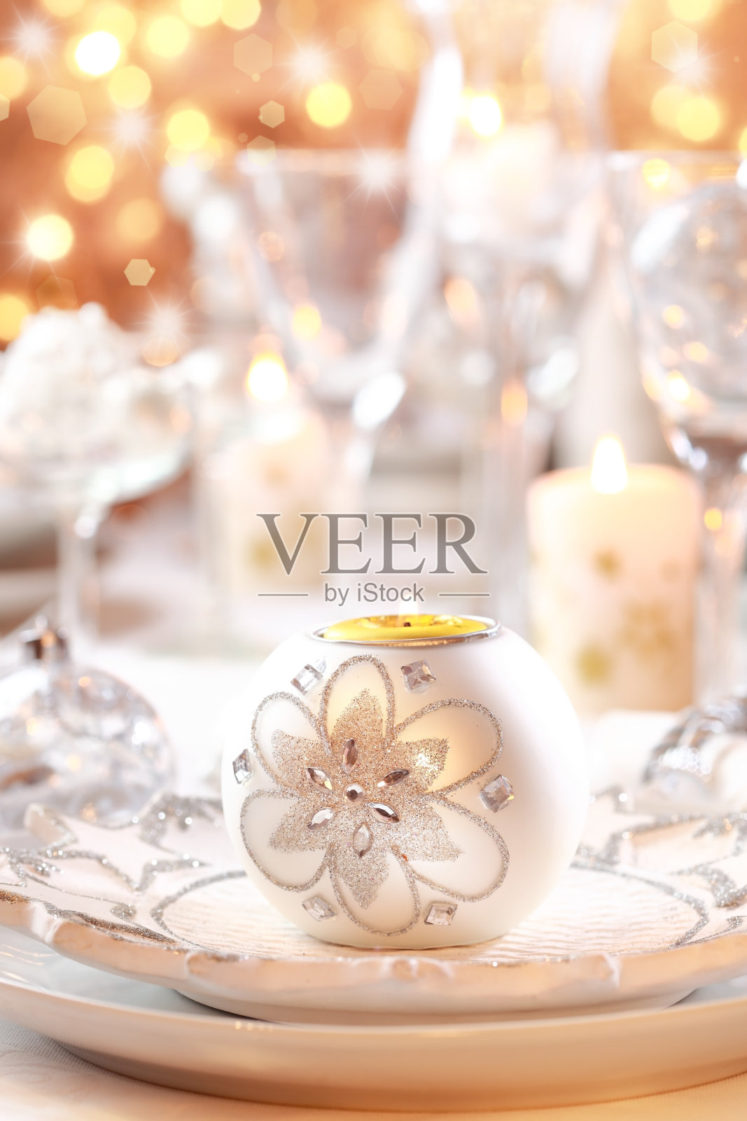 豪华餐桌为圣诞节设置照片摄影图片