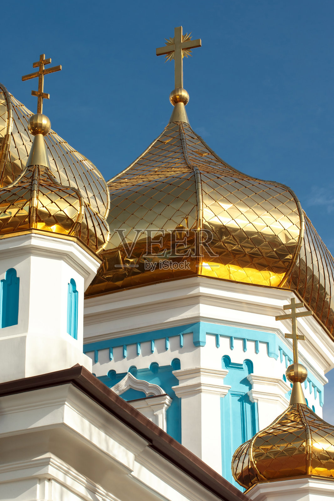 一个东正教大教堂金色圆顶的特写照片摄影图片