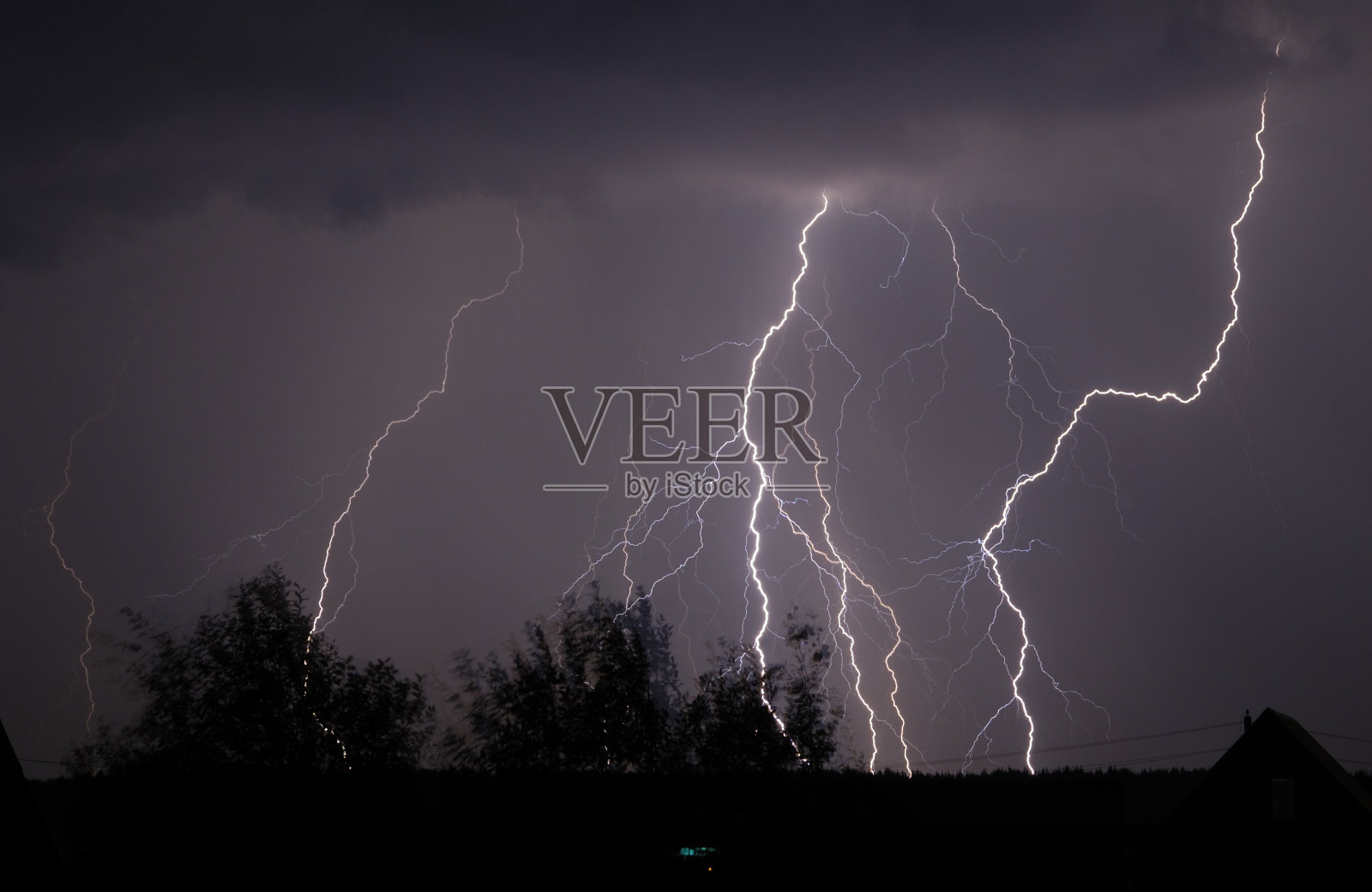 闪电和夜雷雨照片摄影图片