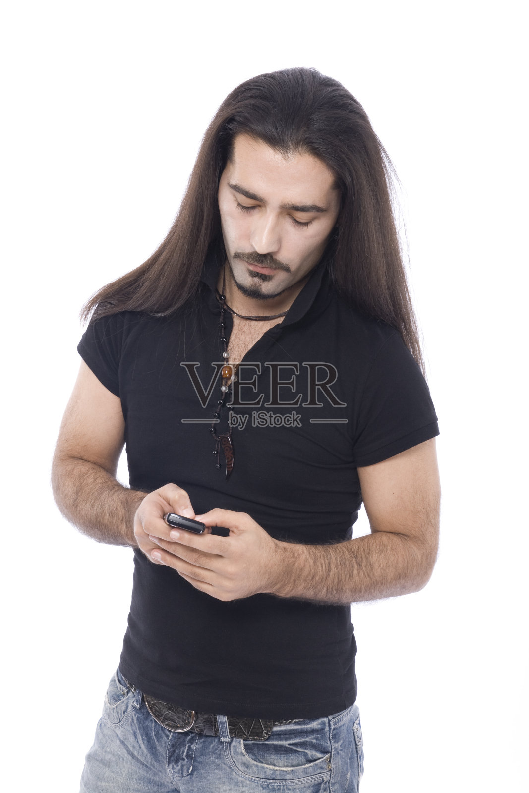 年轻人在打电话照片摄影图片