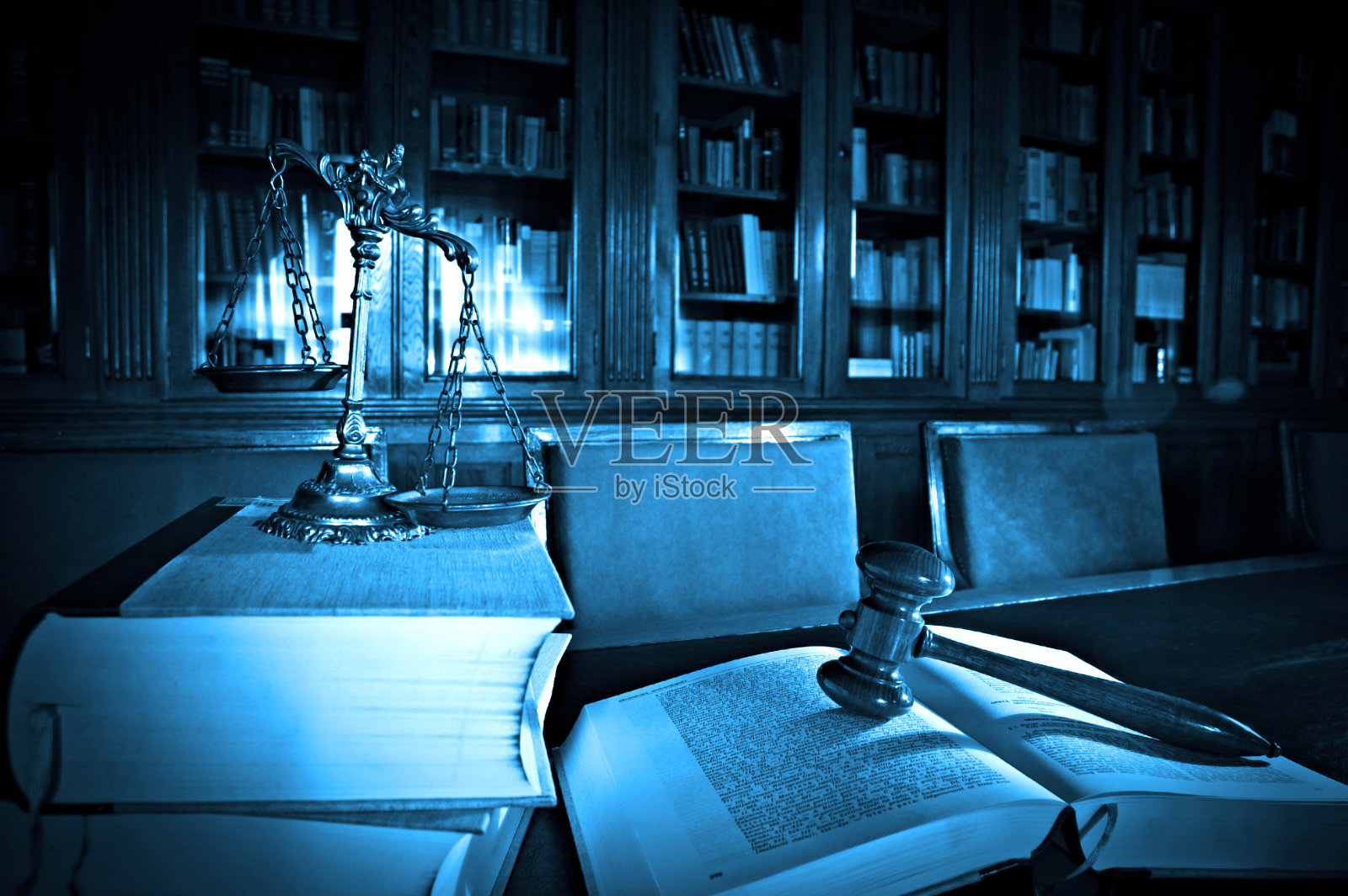 图书馆中正义的装饰天平照片摄影图片