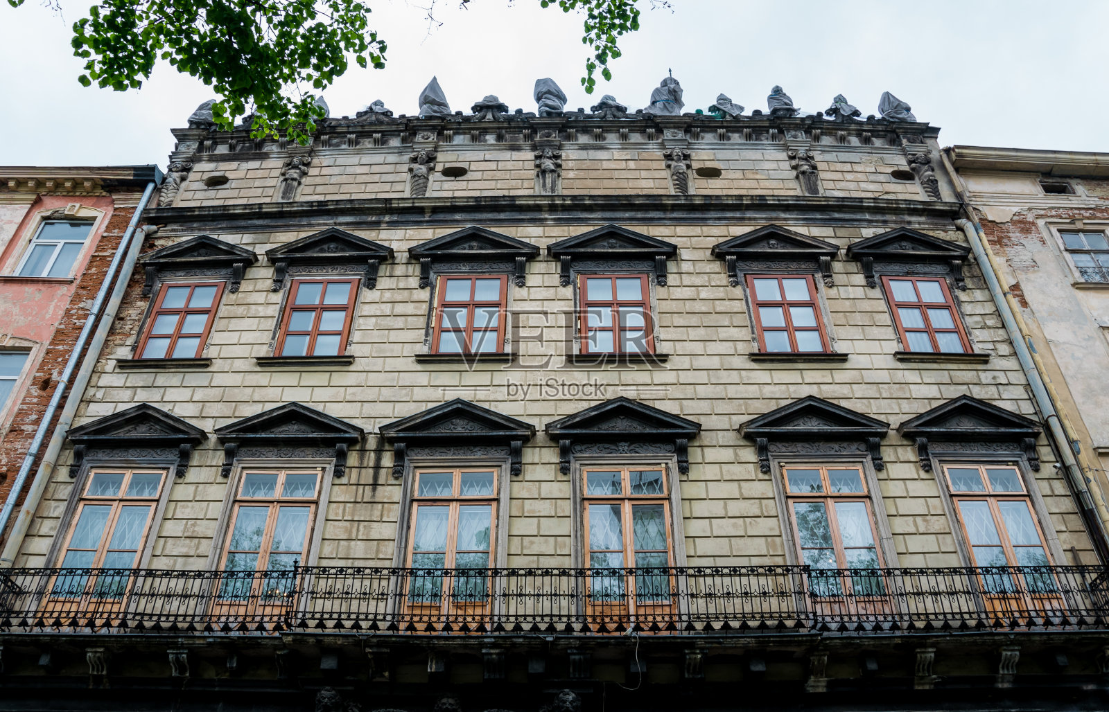 利沃夫市的一座古老的房子。市场广场照片摄影图片