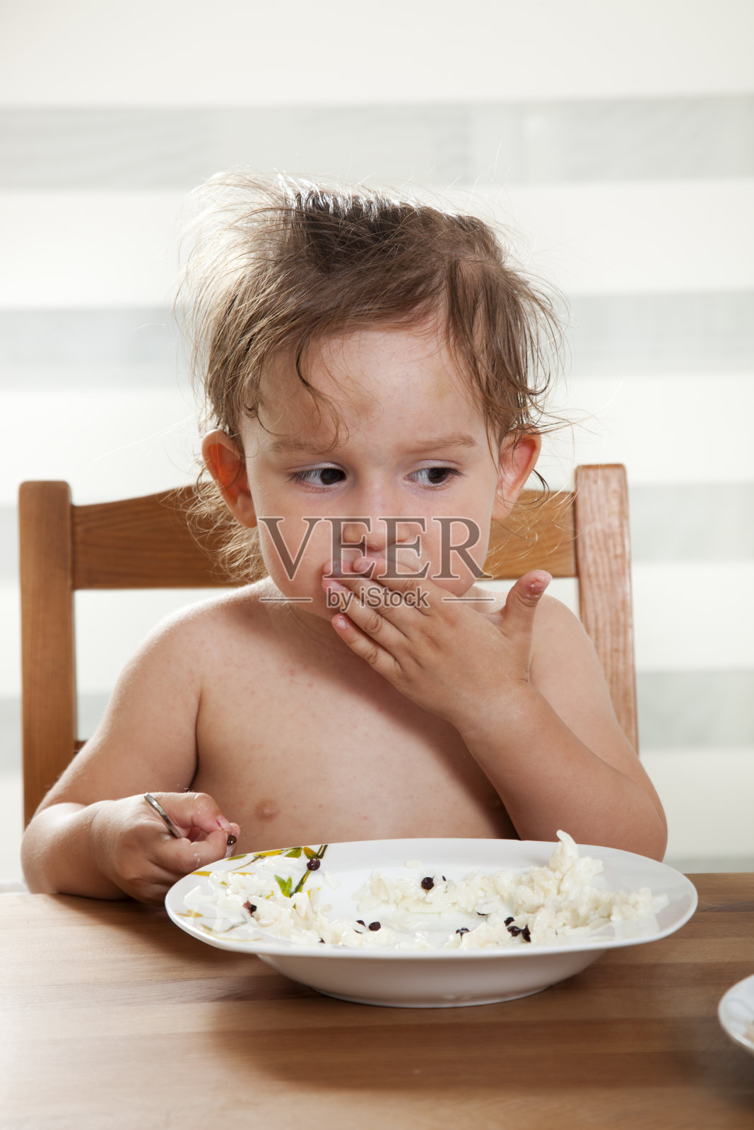 女孩吃食物照片摄影图片