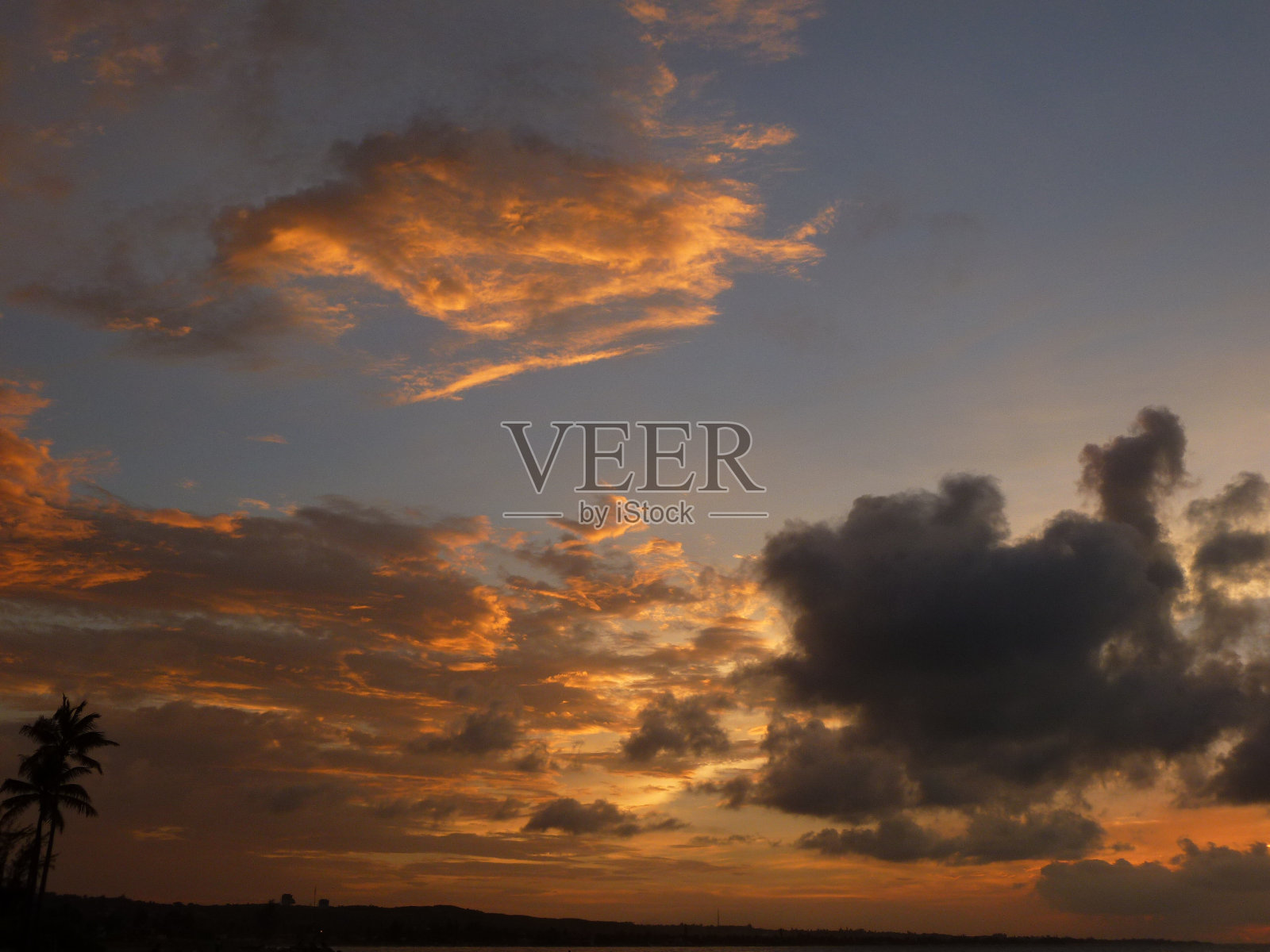 古巴日落。照片摄影图片