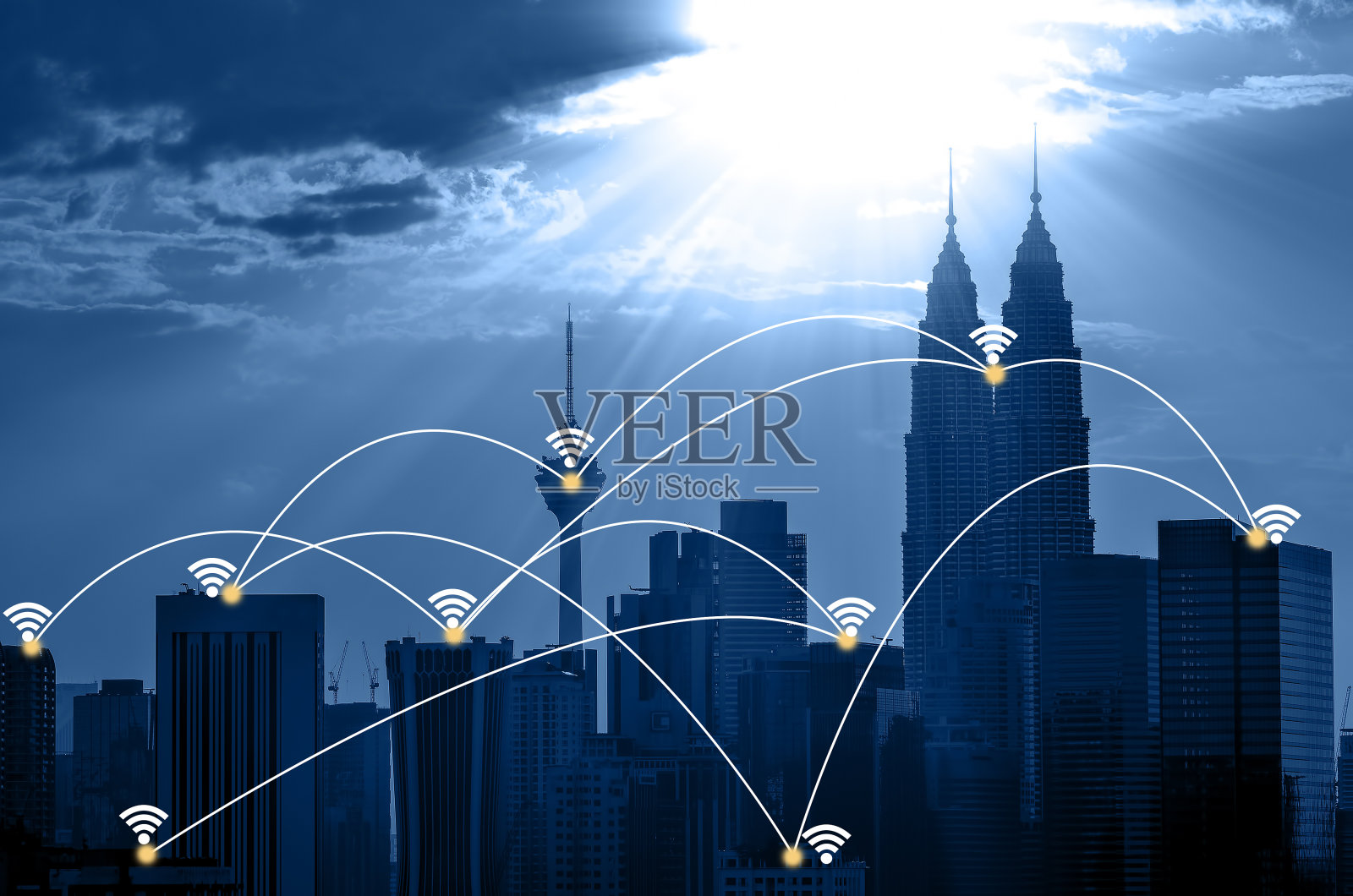 蓝色调吉隆坡城市景观和互联网网络连接概念。照片摄影图片