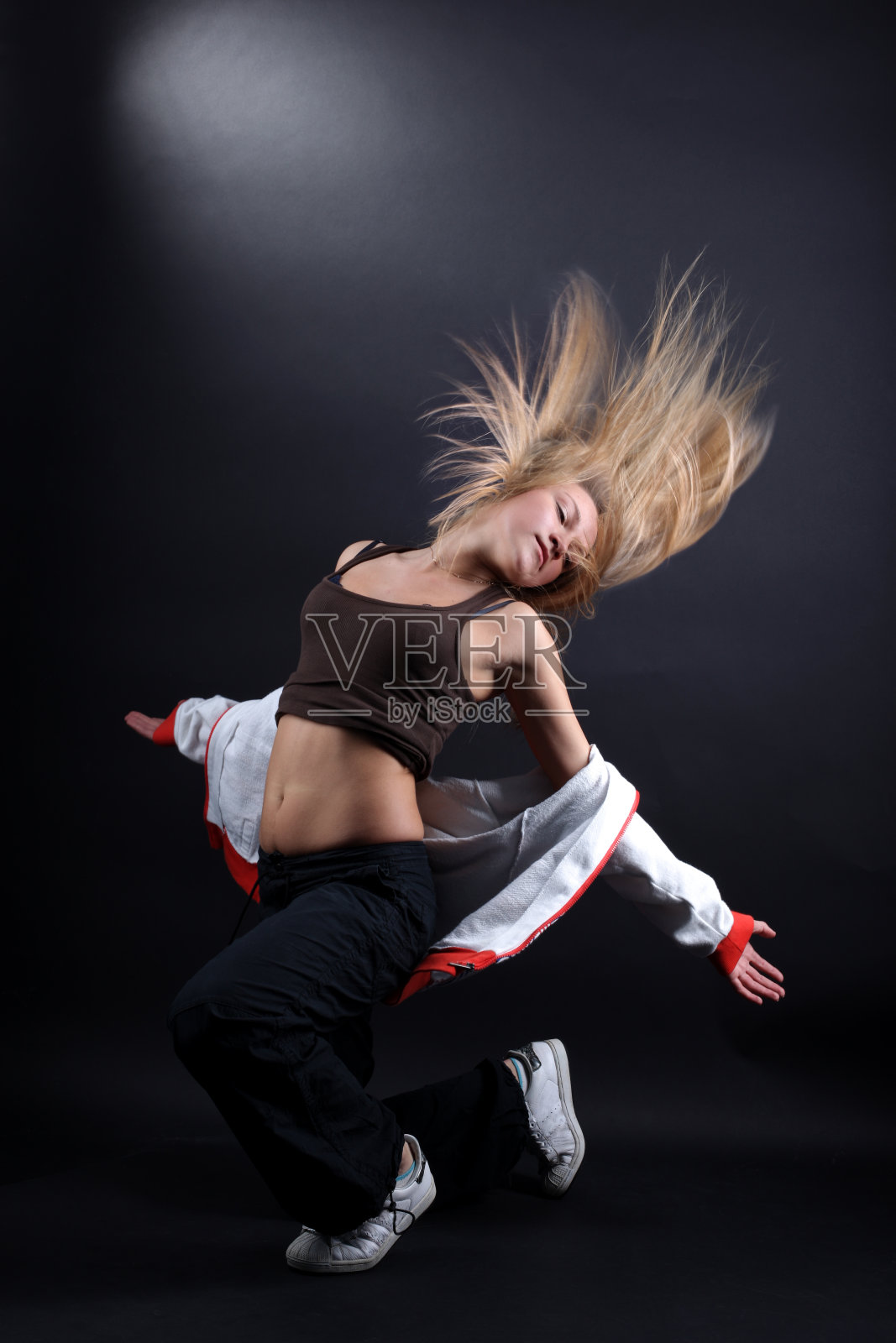 年轻的现代舞演员照片摄影图片