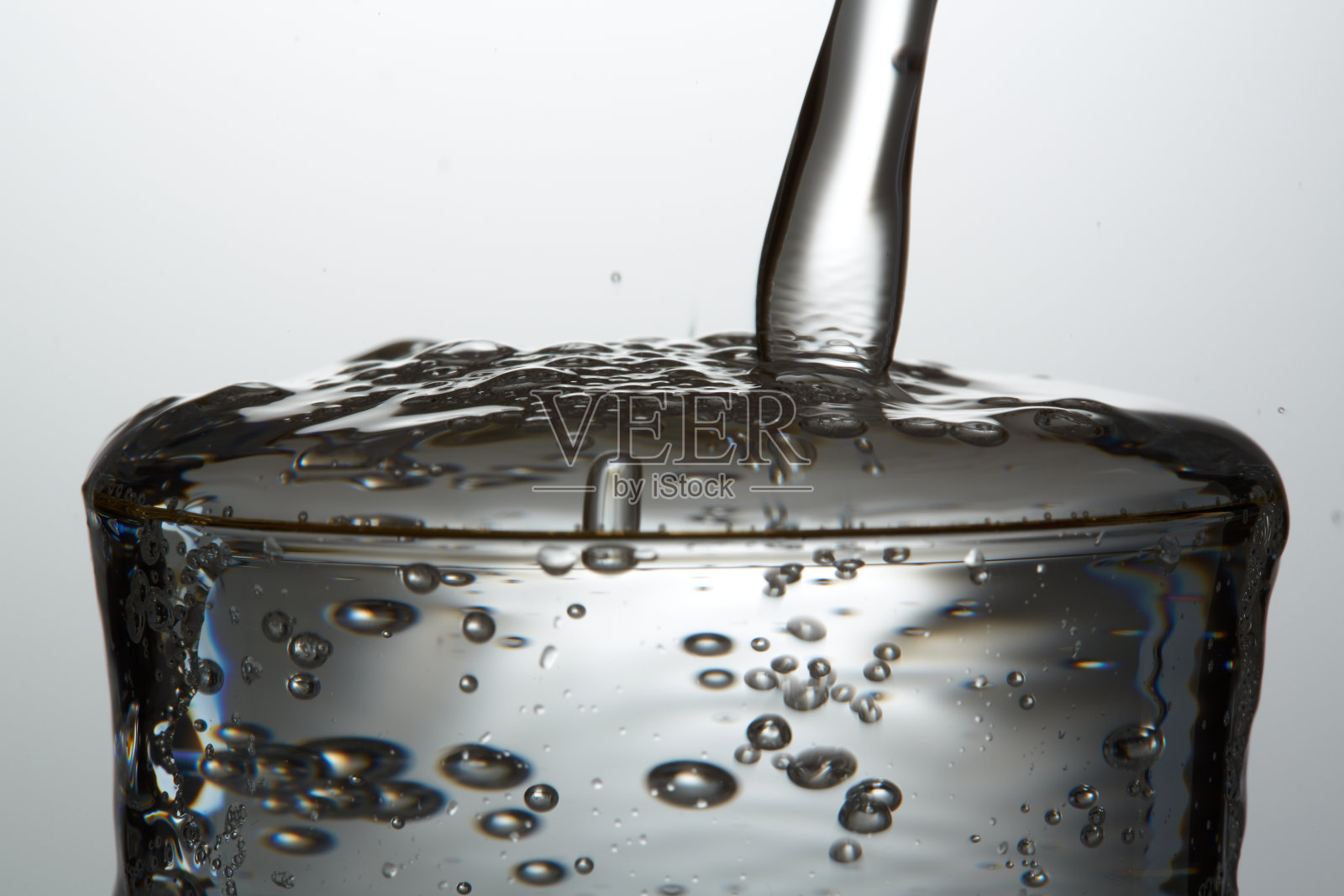 玻璃杯中的苏打水照片摄影图片