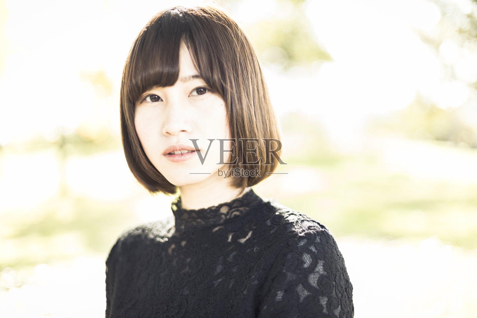 美丽的亚洲女人感觉轻松照片摄影图片