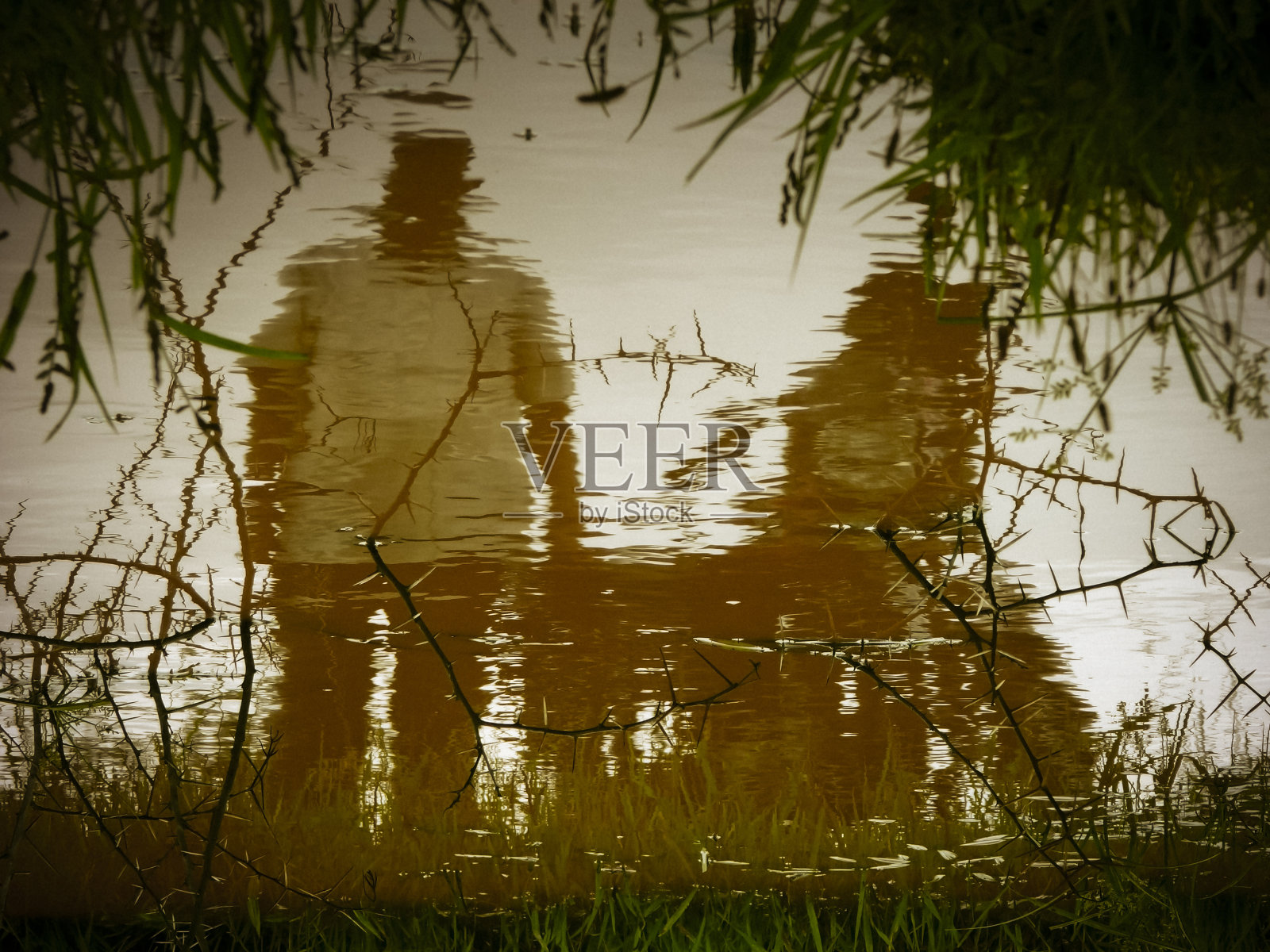 水中倒影照片摄影图片