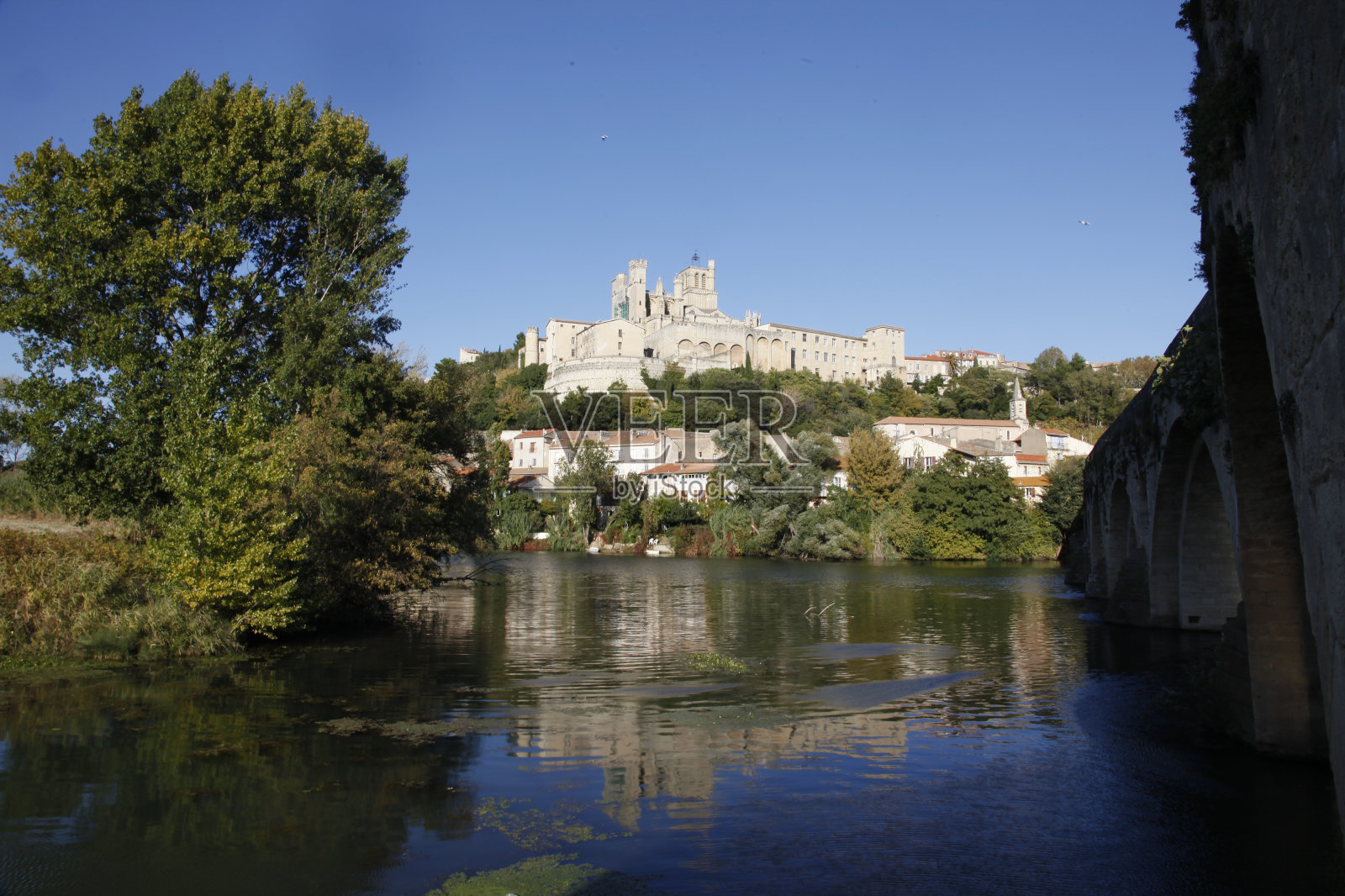 朗格多克贝济耶的奥贝河照片摄影图片