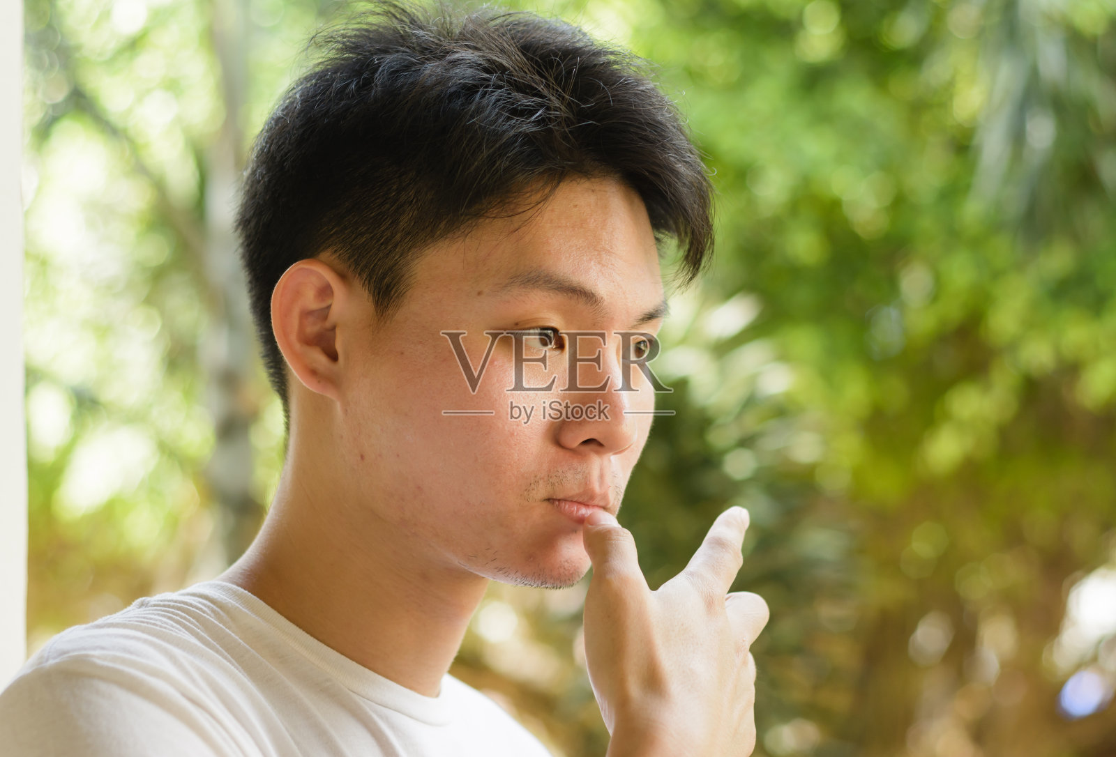 年轻人照片摄影图片