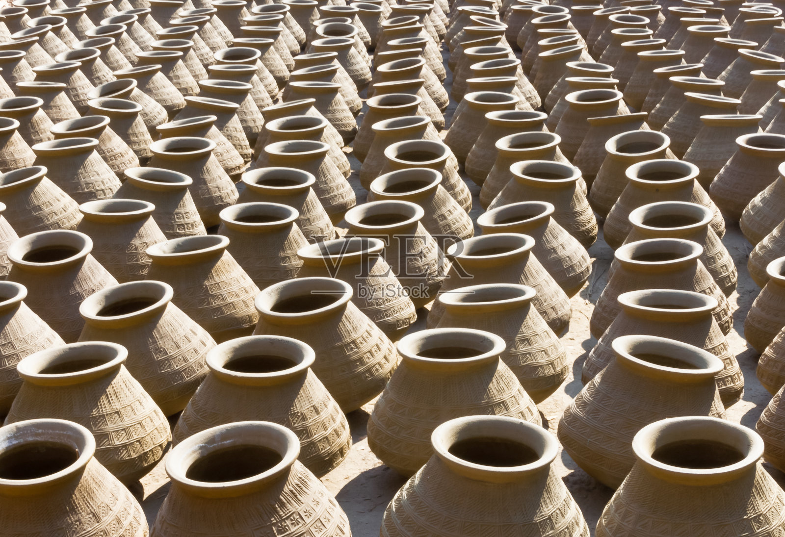 赤褐色的陶器照片摄影图片