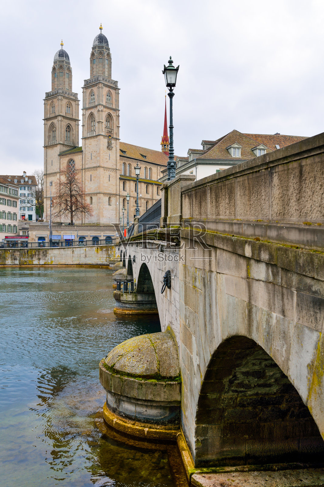 苏黎世的格罗斯明斯特教堂照片摄影图片