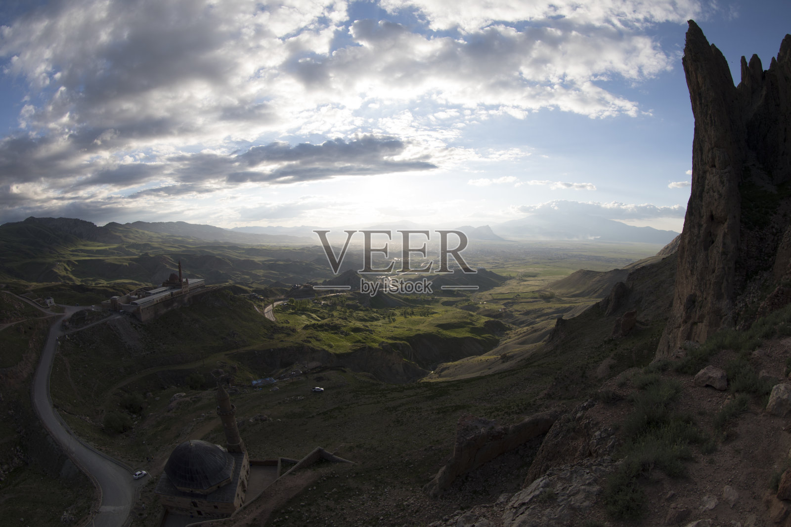 土耳其东部多乌巴亚泽特附近的伊萨克帕夏宫(ishakpasa sarayi)照片摄影图片