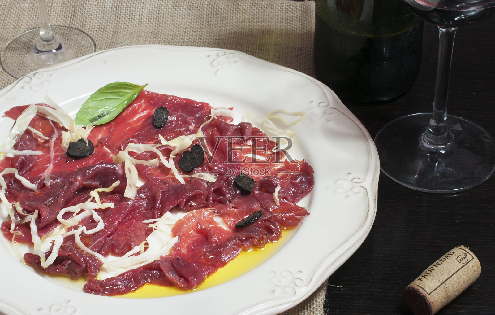 生牛肉片照片摄影图片