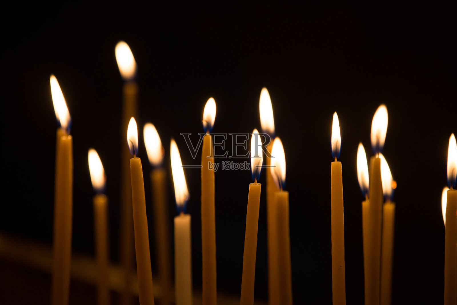 蜡烛的火焰照片摄影图片