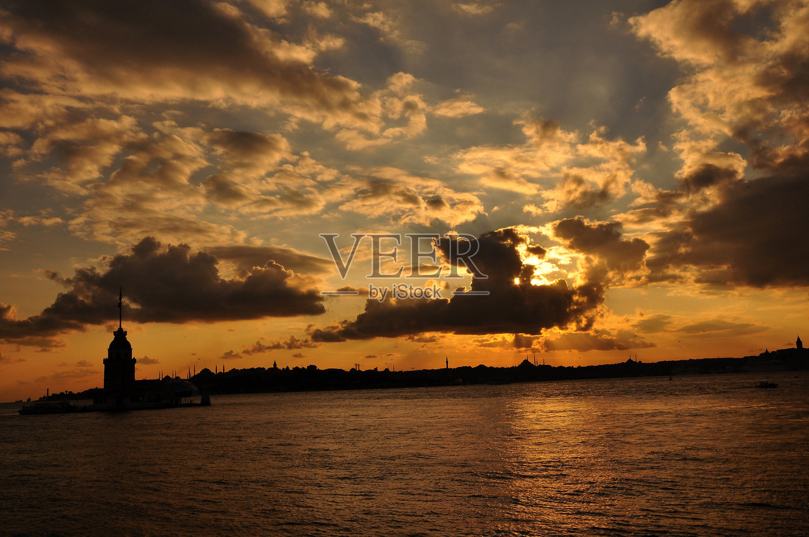 伊斯坦布尔是土耳其的首都，东部旅游城市。照片摄影图片