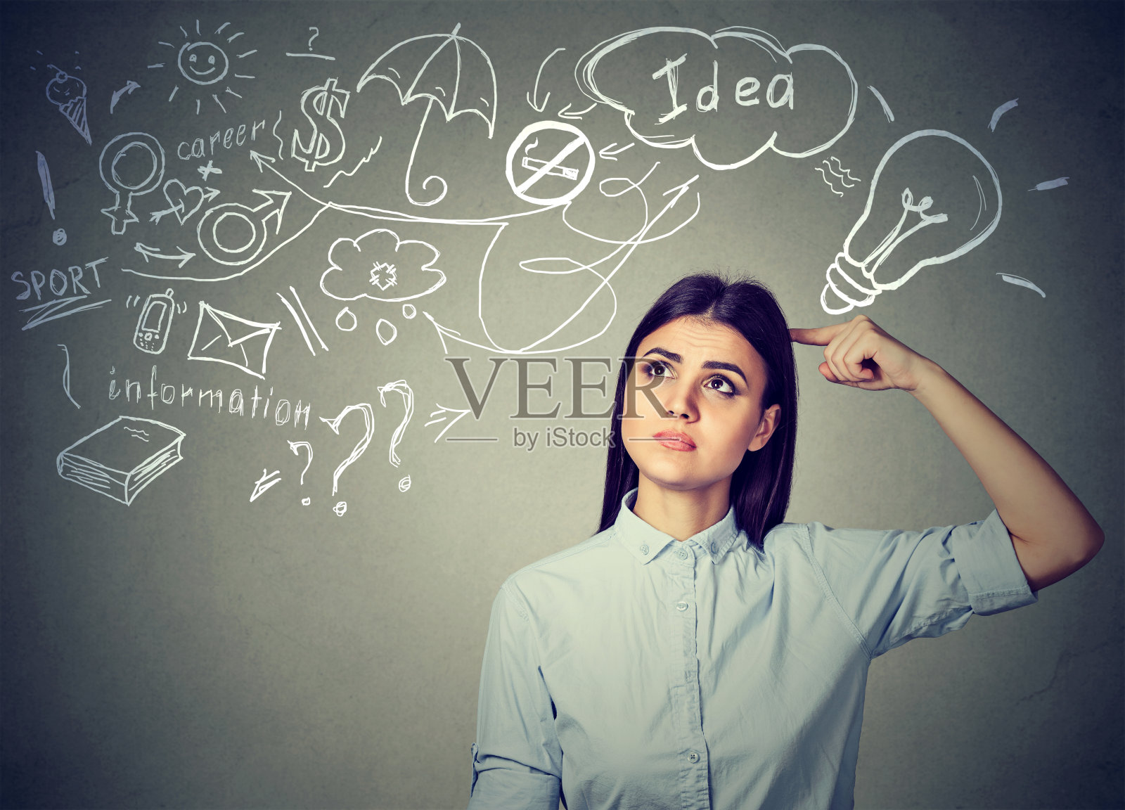 年轻体贴的女人计划着她的未来照片摄影图片