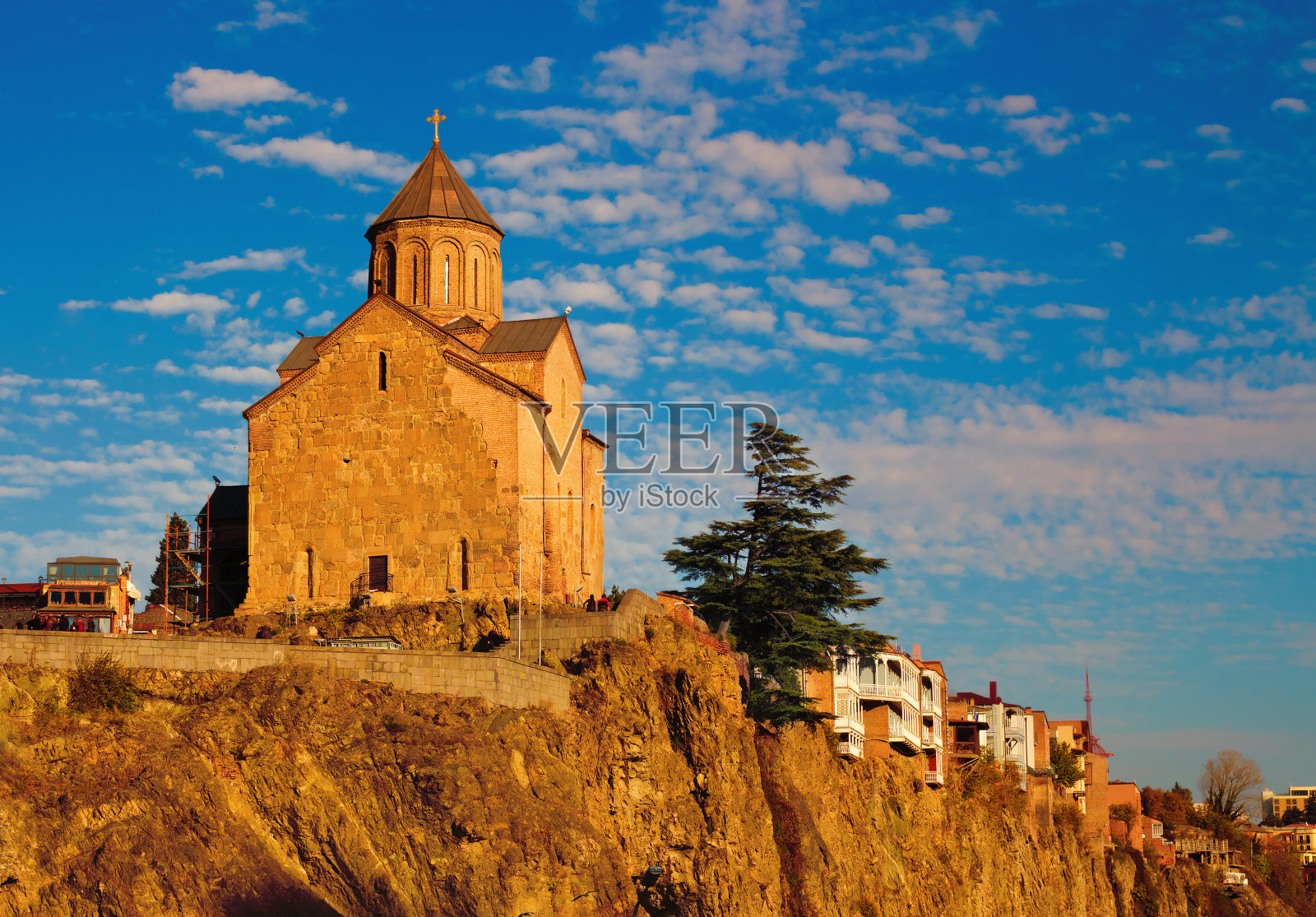 格鲁吉亚第比利斯一座山上的塔伯里修道院照片摄影图片