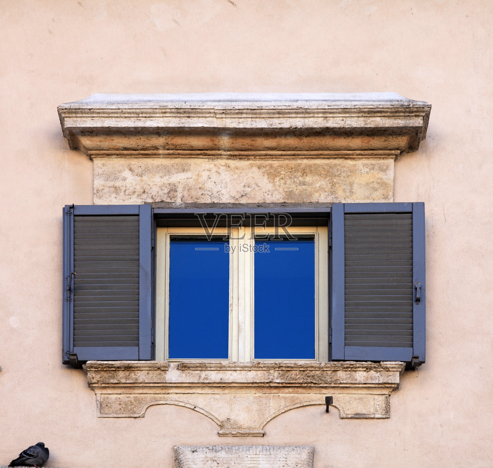 意大利罗马优雅的小窗照片摄影图片